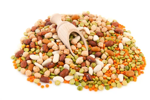 Pulses legumes (chickpeas, green peas, red lentils, )