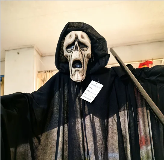 Wholesale Halloween dsecoration Screaming Ghost Face Skeleton Witch Scarecrow Haunted House Grim Reape Ornaments tool for party