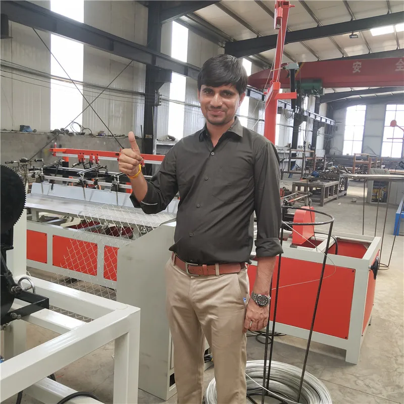 Full automatic single wire chain link fence machine with diamond shape