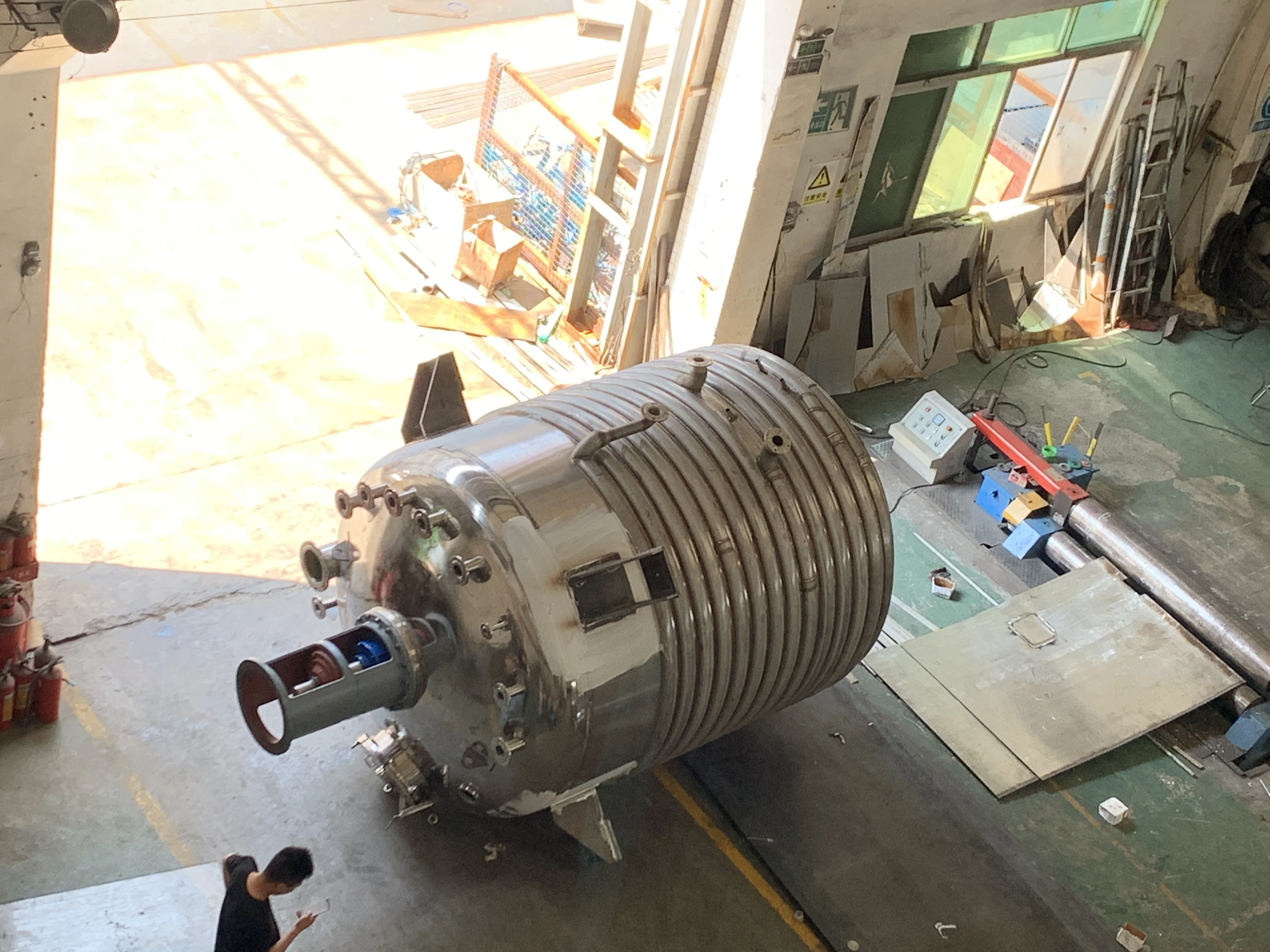 Achieve heating and cooling in one reactor with double coil design