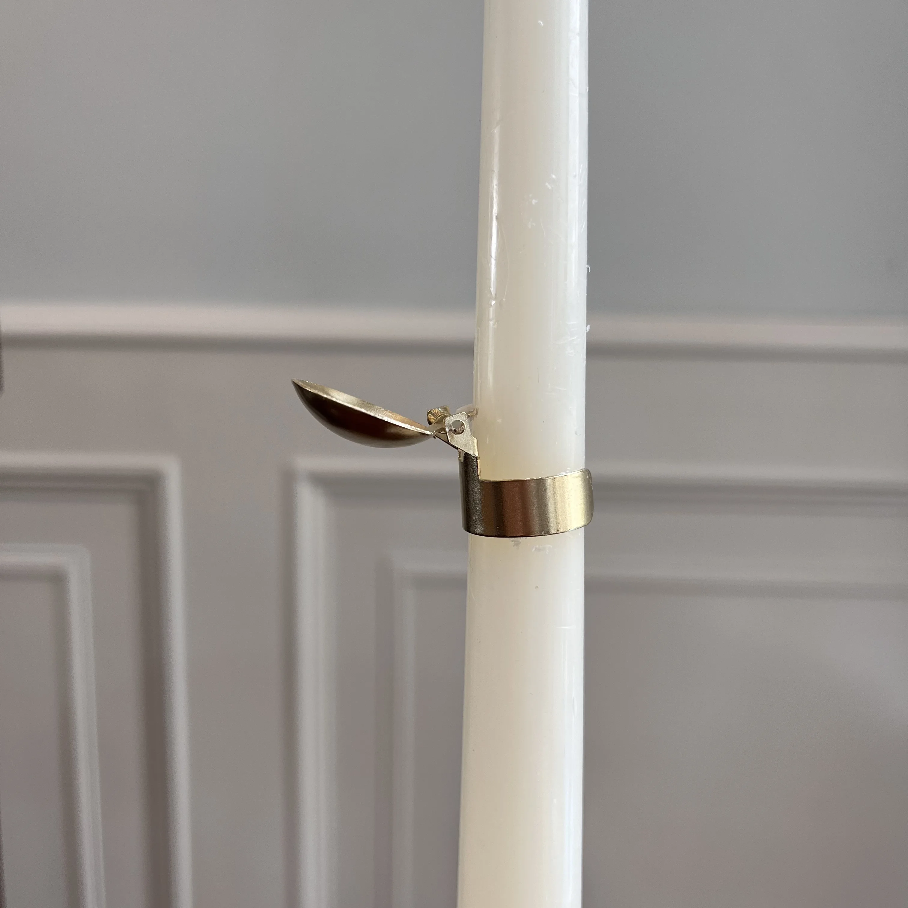 2023 Shell shape Rod wax metal safety candle trimmer ring automatic candle extinguisher