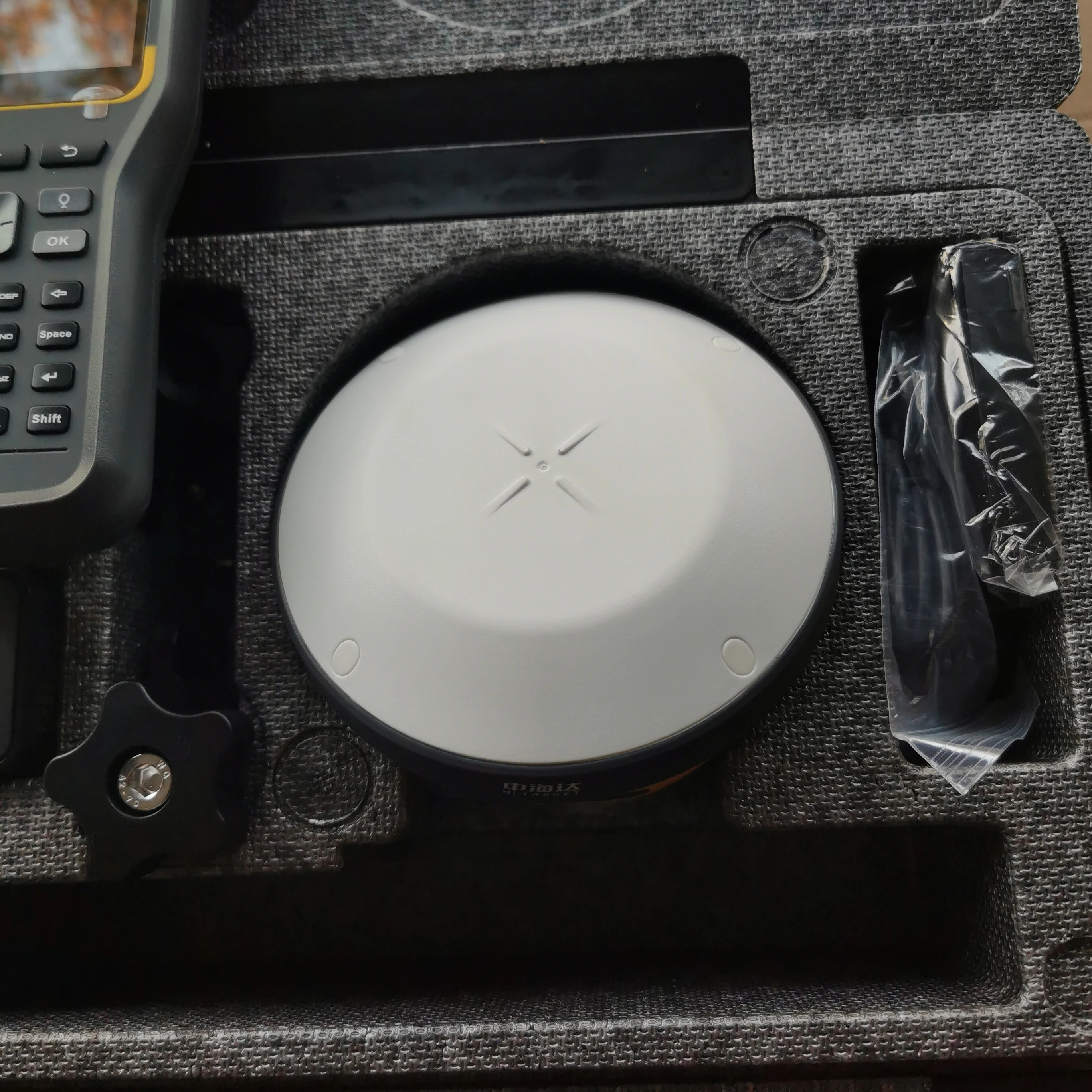 ip67 complete surveying equipment   V200 gnss rtk base and rover