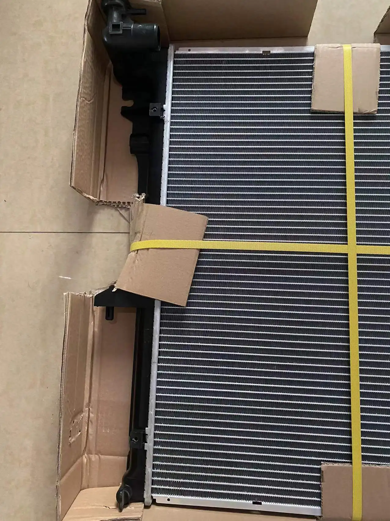 Wholesale auto parts radiator for 4D56T 1350A315