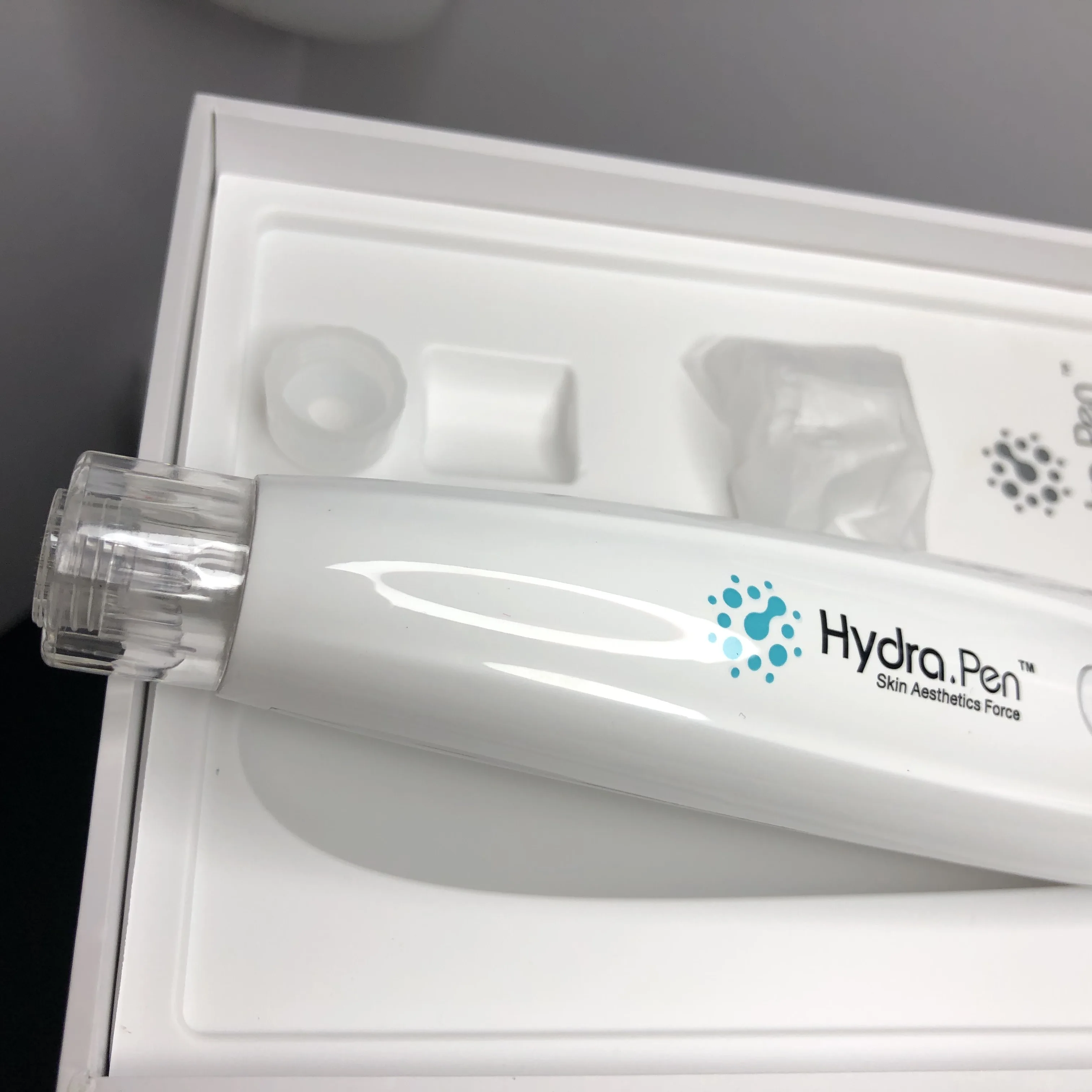 
Newest Christmas new product 2 in 1 Micro-needling Pen Automatic Applicator Derma Pen Hydra pen H2 +10pcs cartridges 