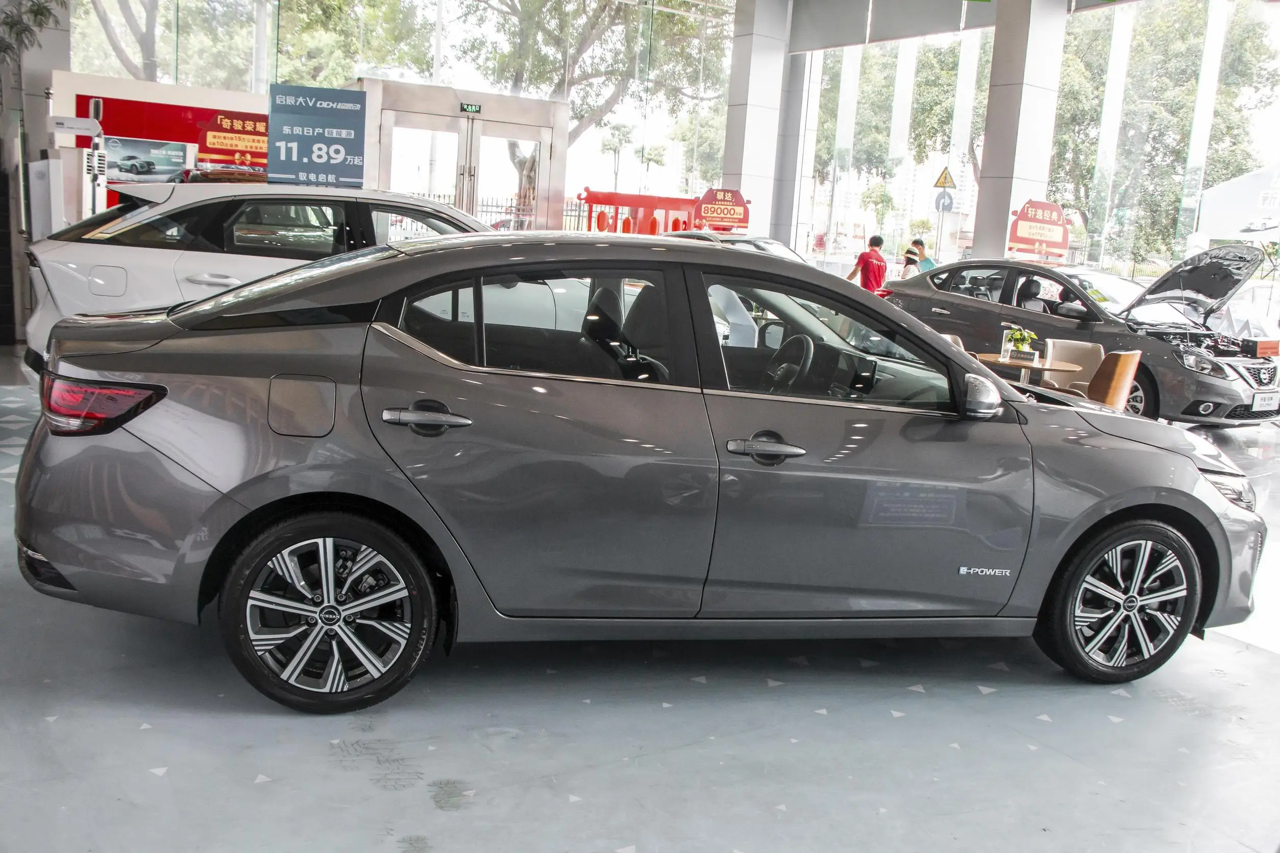 Deposit high match Nissan Bluebird Sylphy Electric SUV 5 Seats with Light Interior Left Steering New Energy Vehicle for Sale