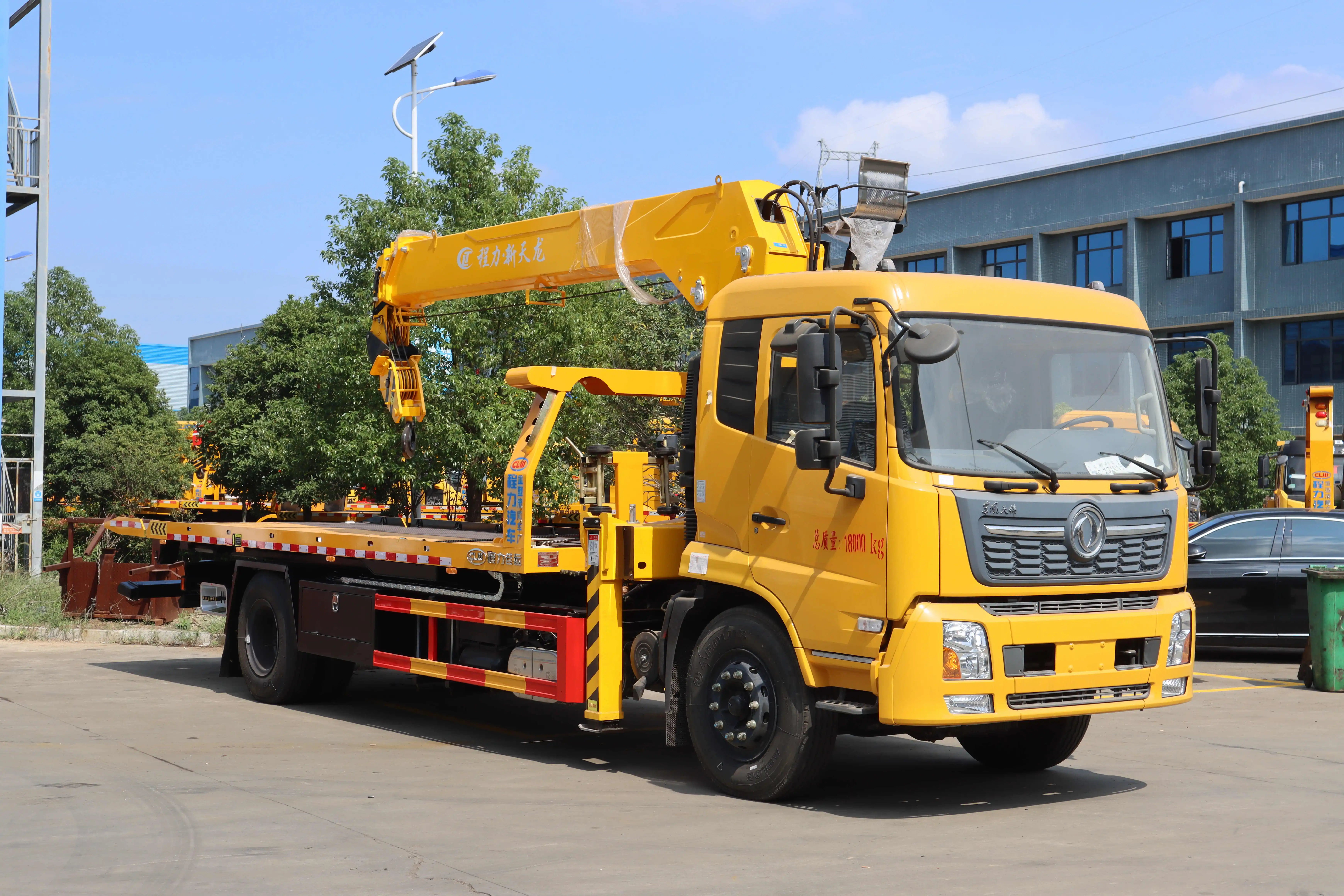 Dongfeng 8 Ton Flatbed Tray Tow Truckb 4x2 Under Wheel Lift Wrecker With Crane Price