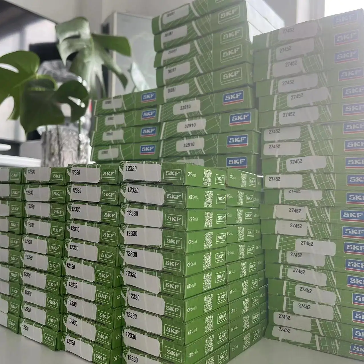 on sale Chinese  Radial shaft oil seals every size general industrial applications skf oil seals SKF CR27452