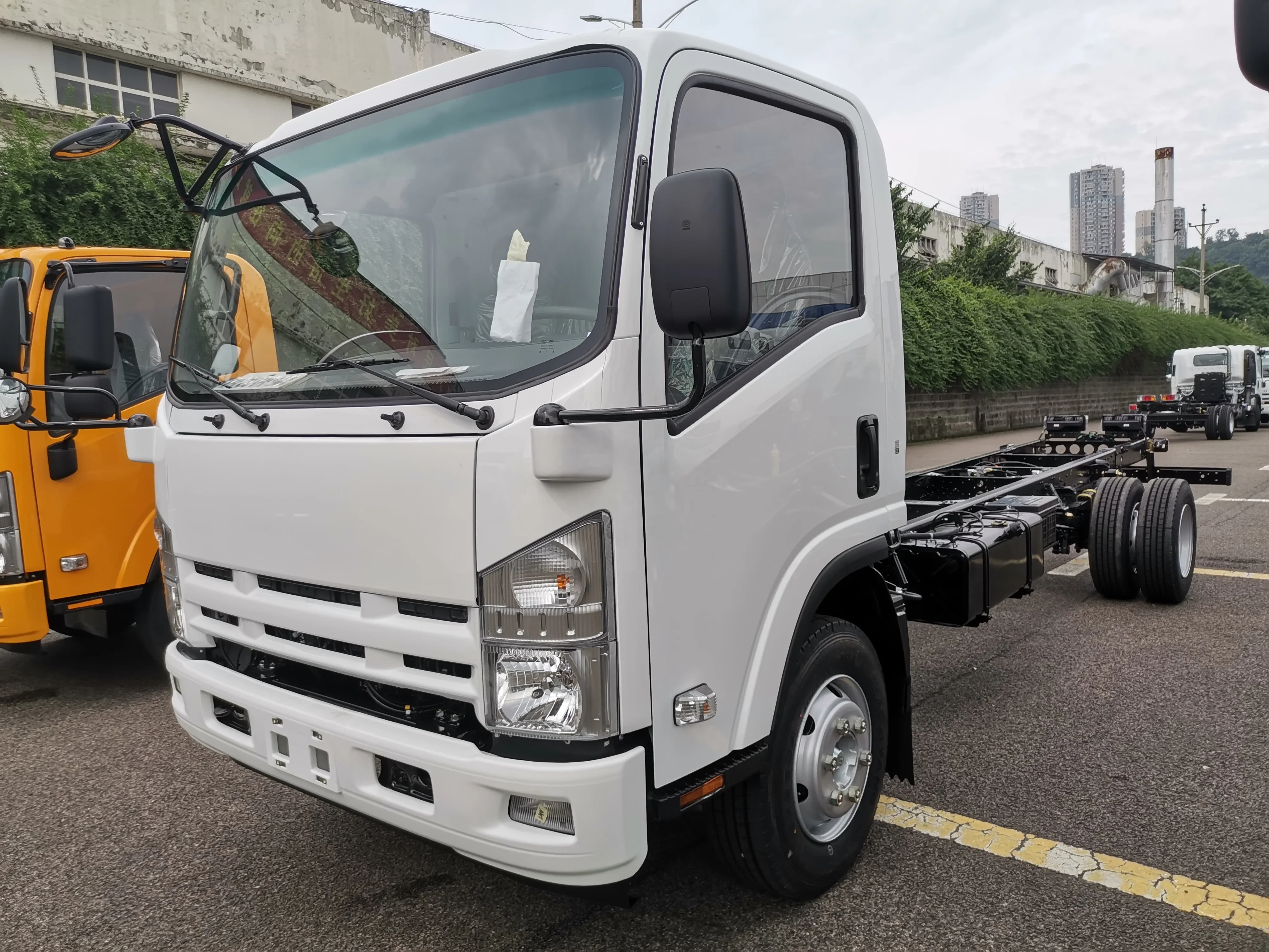 Новый грузовик шасси Isuzu 6 тонн NPR cabin