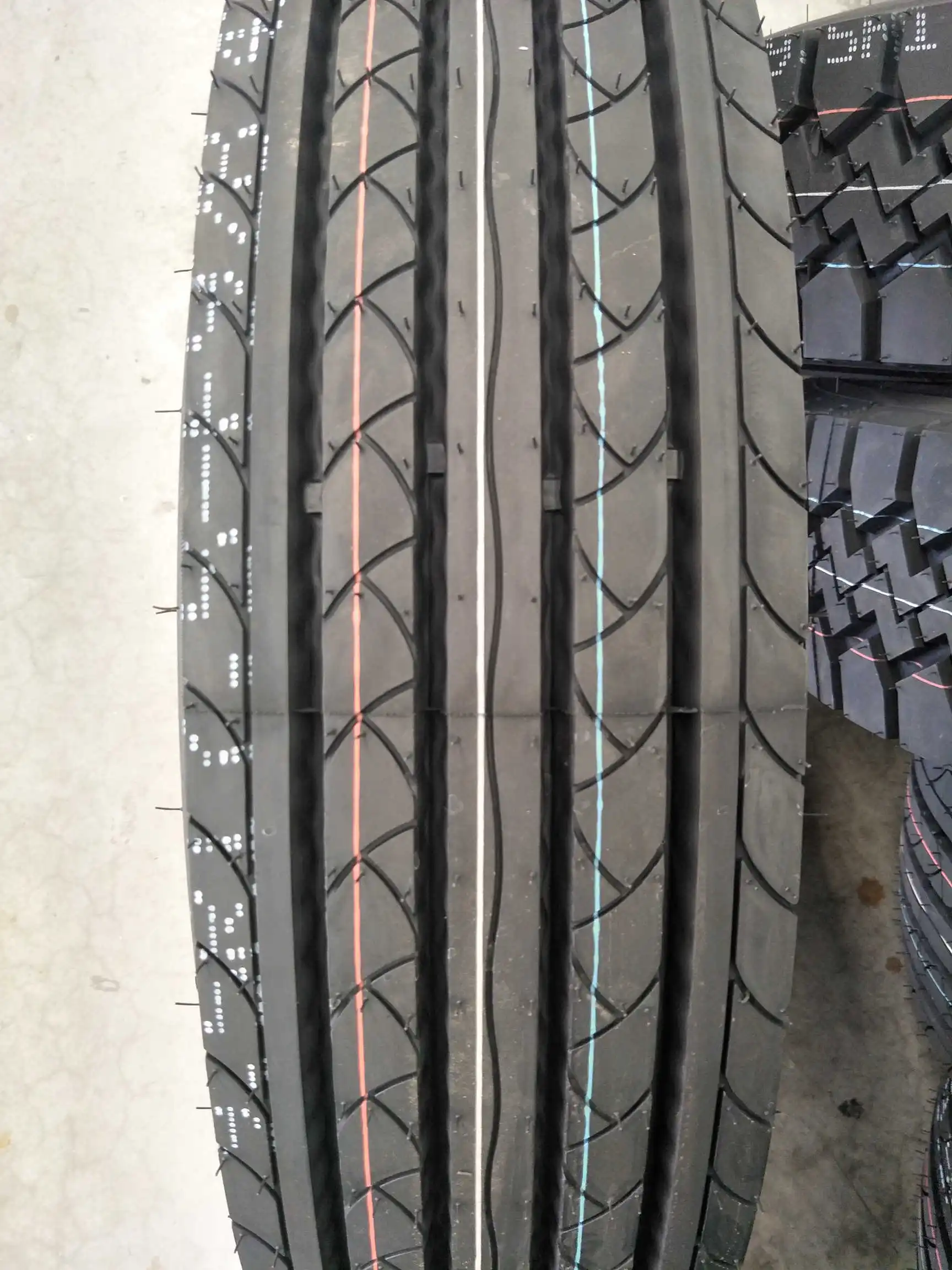 MINI TRUCK TIRES/LIGHT TRUCK TIRES/car truck TYRES 9.5R17.5 700R16 750R16 825R16 825R20 8.5R17.5 SPORTRAK brand