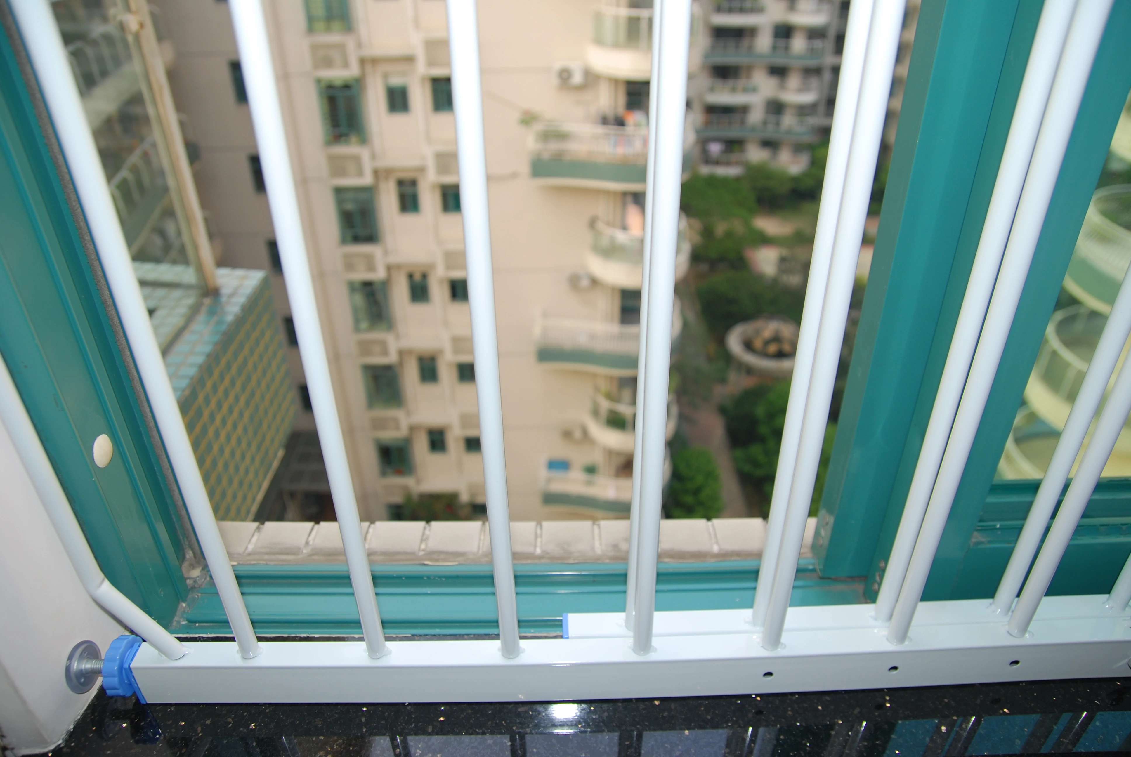 Защитное ограждение для окон для безопасности детей