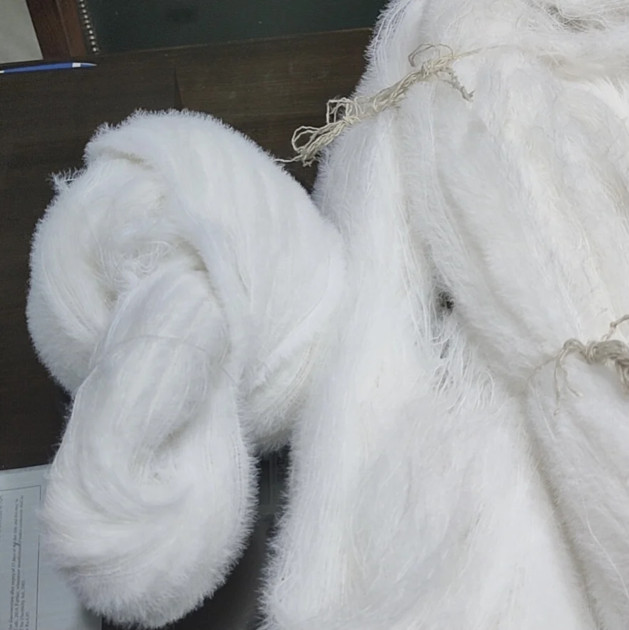 For Knitting Wholesale 0.9CM 1.3CM 2CM White Colour Nylon Feather Hank Yarn