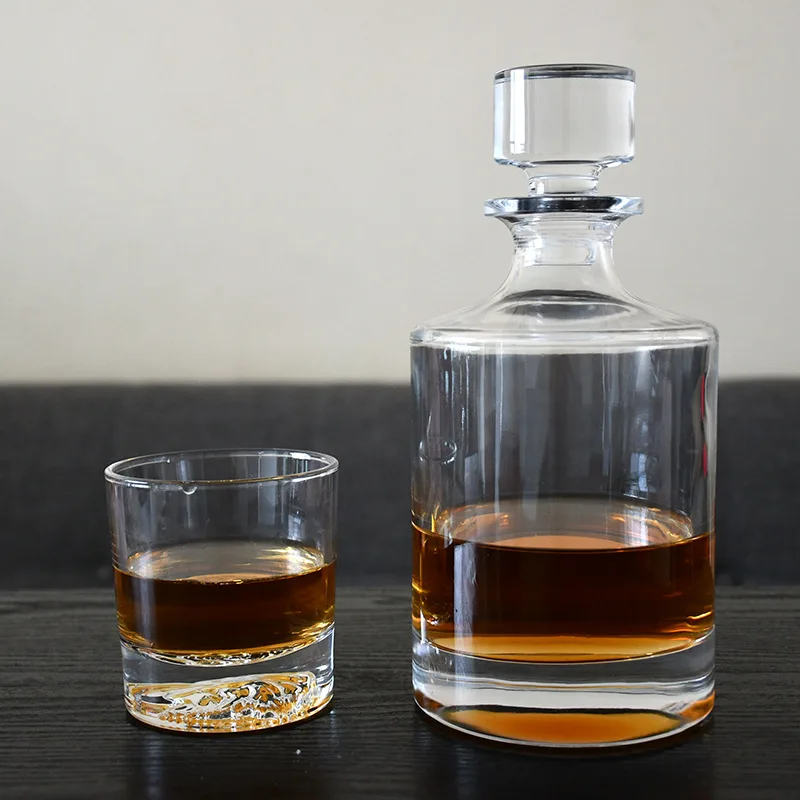 Custom premium 750ml clear vodka spirit glass bottle decorative vodka glass bottles
