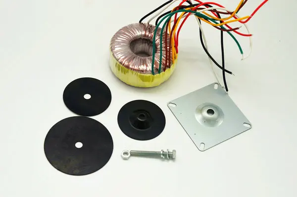 Тороидальный трансформатор с железным сердечником для усилителя звука