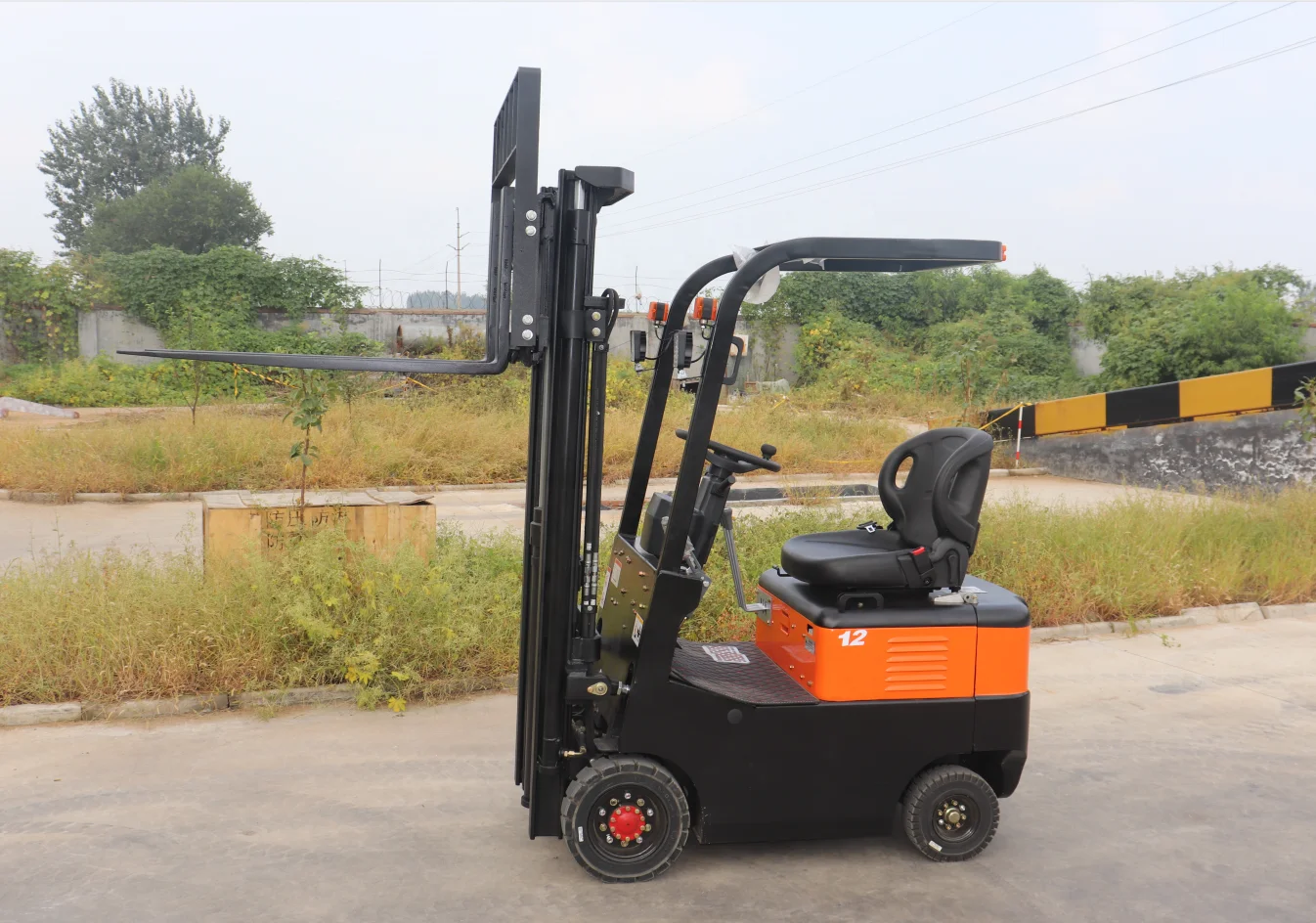 Electric Forklift Lifting Truck CE EPA With Fork Positioner And Side Shifter Warehouse Forklift