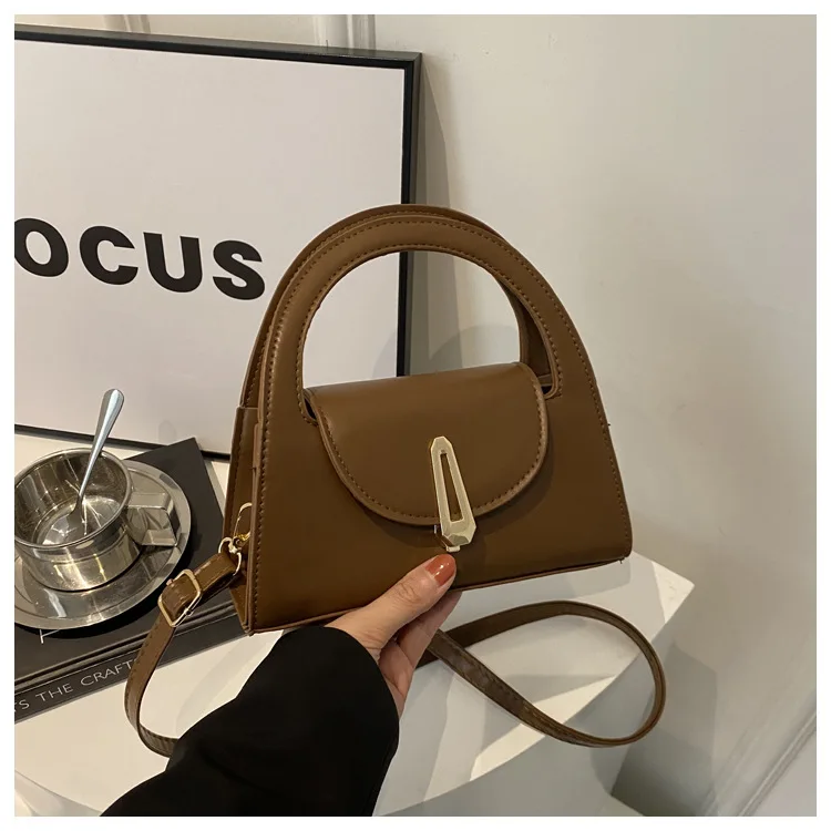 Retro Patent Leather Shoulder Bag for Women Luxury Flap Crossbody Solid Color Underarm Red Crossbody Bag Lady Handbag