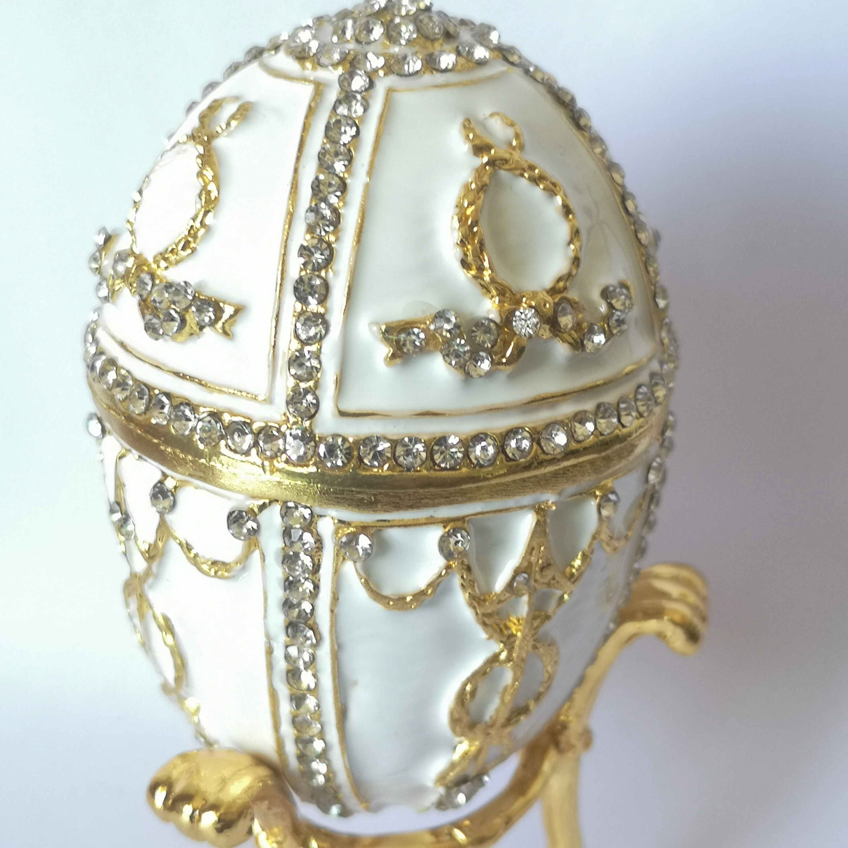 Hot selling 2021 white enamel handmade easter egg metal jewelry box for easter gifts