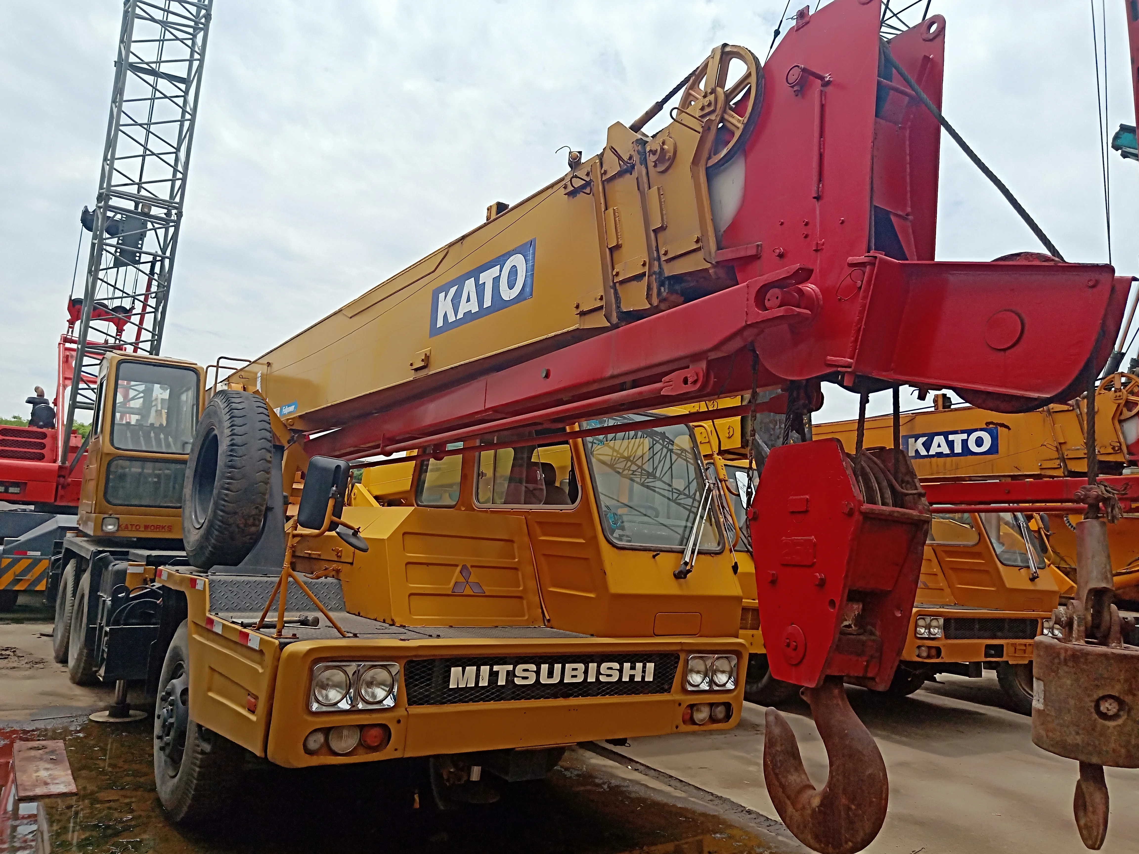 used japan kato NK-250E-V 25t truck crane with good working condition for sale