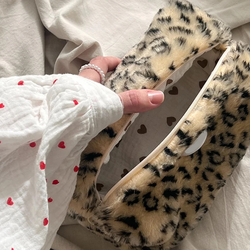 Custom Size Logo Fluffy Plush Brown Leopard Padded Zipper Beauty Cosmetic Makeup Make Up Toiletry Skincare Wash Bag