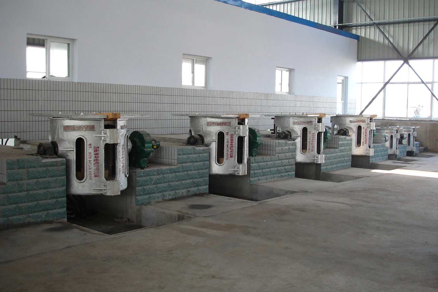  1500kg Medium frequency power supply Induction Melting Furnace iron melting furnace