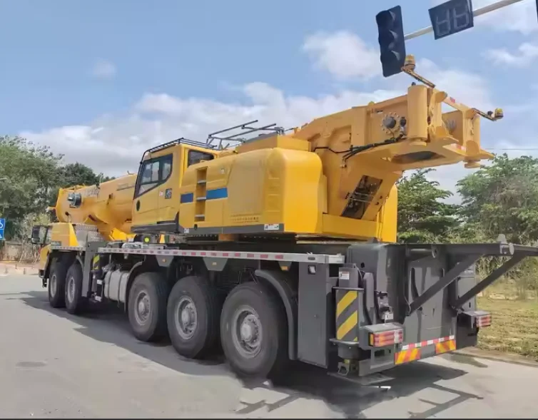 200 Ton Top Brand All Terrain Crane XCA200G8-1Lifting Height 90 m Mobile Truck for Sale