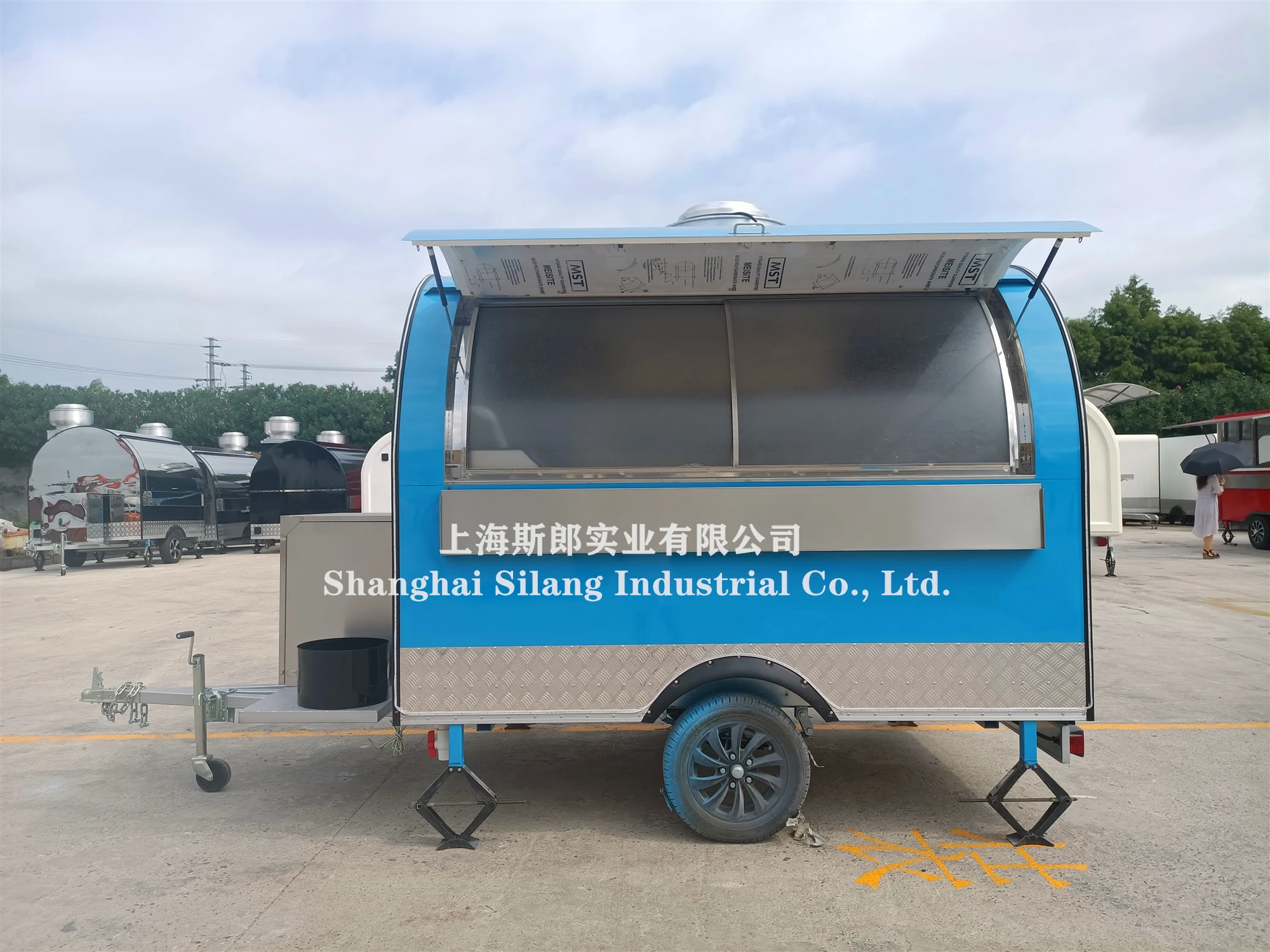 Blue round food trailer, closed Canadian standard mobile food caravan catering trailer