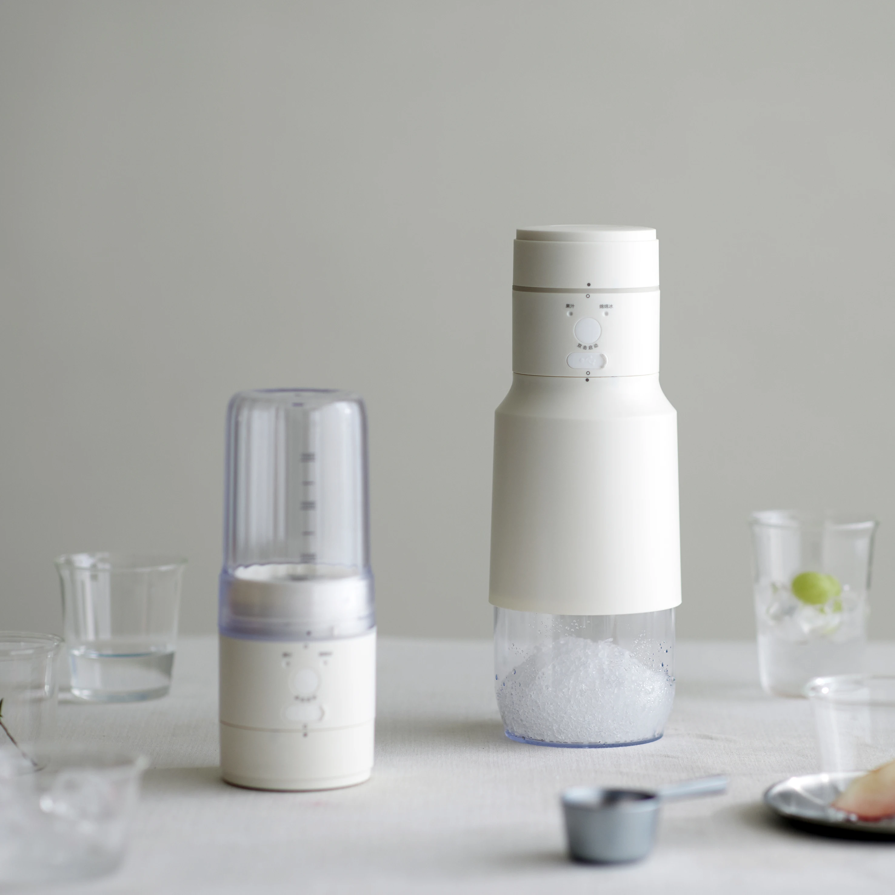 Household Small Ice Cube Crusher Strong  Ice Shaver Machine Use Sport Portable Juicer Cup