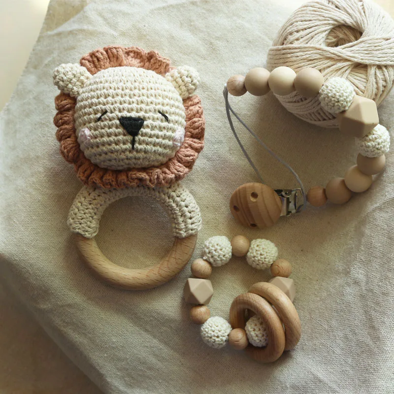 4 Pcs Set Baby Gift  Toy Cute Animal Lion Crochet Rattle Wood Dummy Clip Pacifier Chain Silicone Wooden Teether Baby Toy Set
