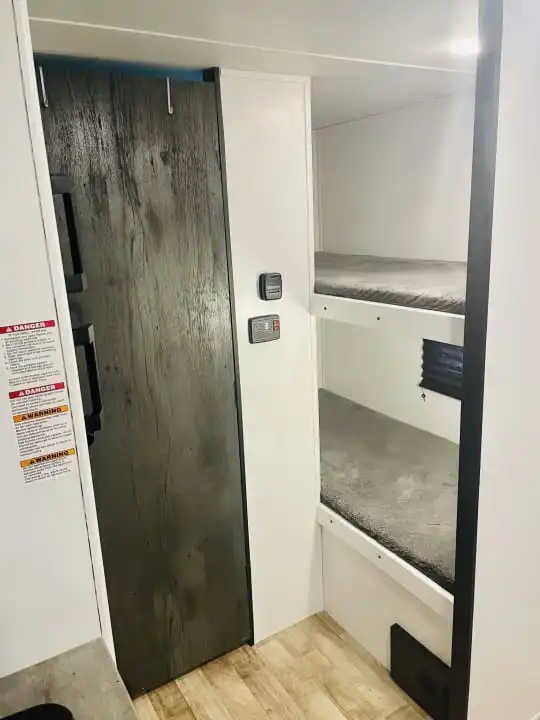 2024 Ecocampor Galvanized sheet Factory Hot Selling off Road Luxury Travel Trailer 21FT Caravan with Oven for Sale