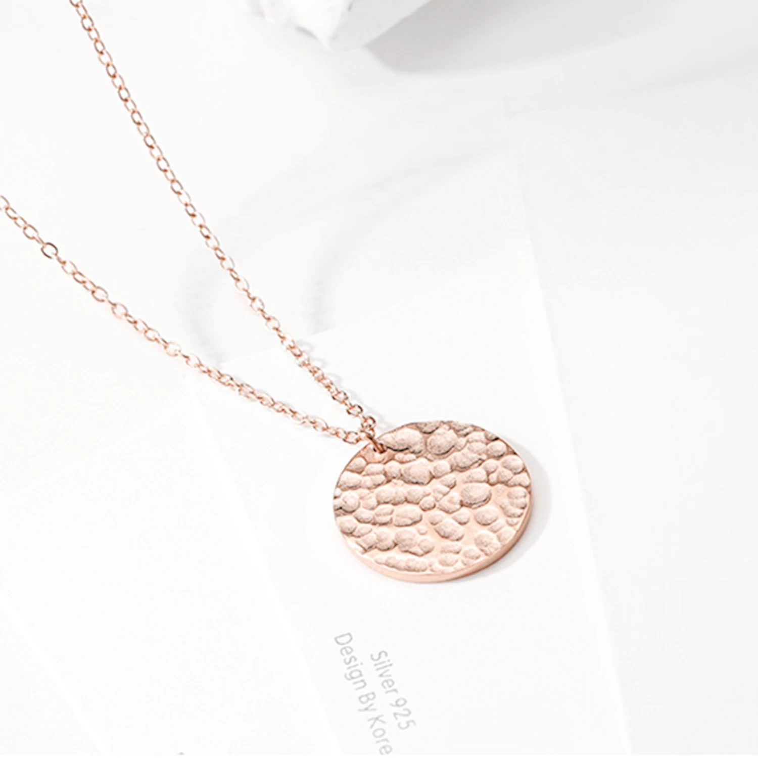 e-Manco Minimalist Round Hammered Custom Pendant Stainless Steel Necklace Sublimation Blank Laser Engraving Jewelry for Women
