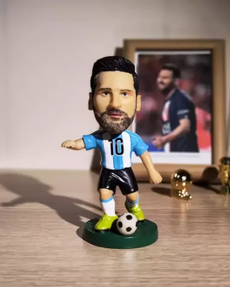 Top Quality Resin Soccer Star Argentina Bobblehead Figure Cute Collectible Table Top Ornament Gift Customized Resin Home Decor