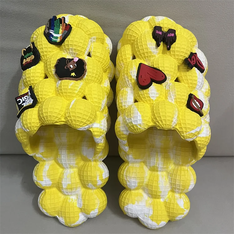 High Quality New Brand Lady Women Flip Flops Men Slides Footwear House Massage Bubble Slippers with Charms