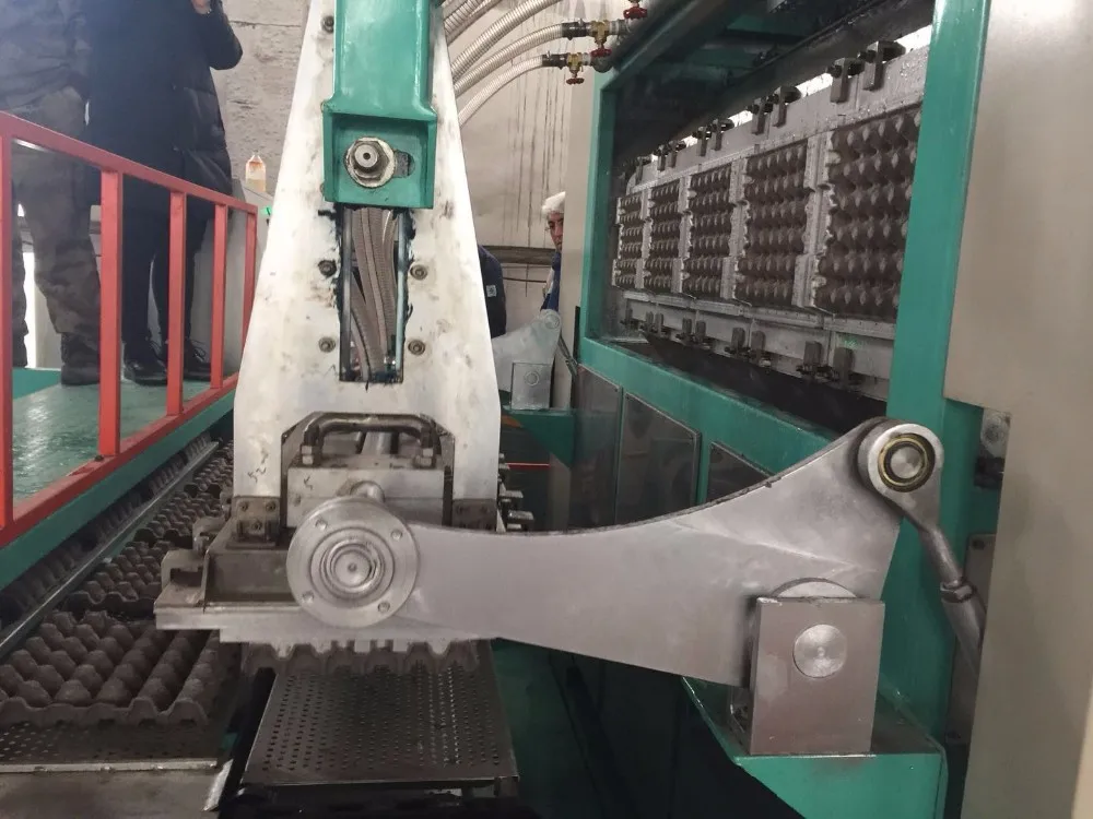High capacity carton egg tray making machine/paper pulp forming machine With product operation