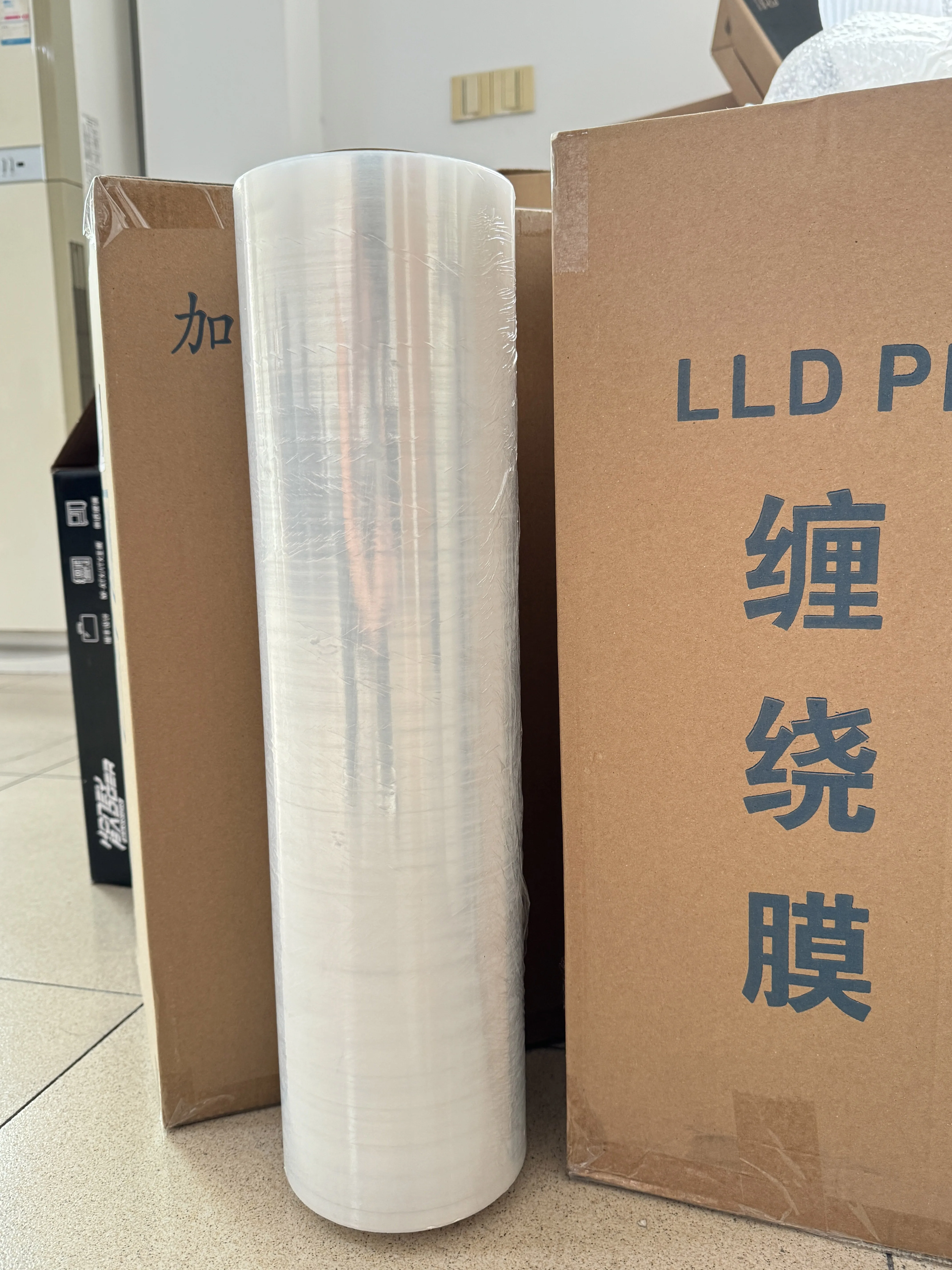 High Quality LLDPE Acrylic Adhesive Pallet Wrap Machine Clear Stretch Film Bulk Plastic Jumbo Roll Hand Wrap for Pallets