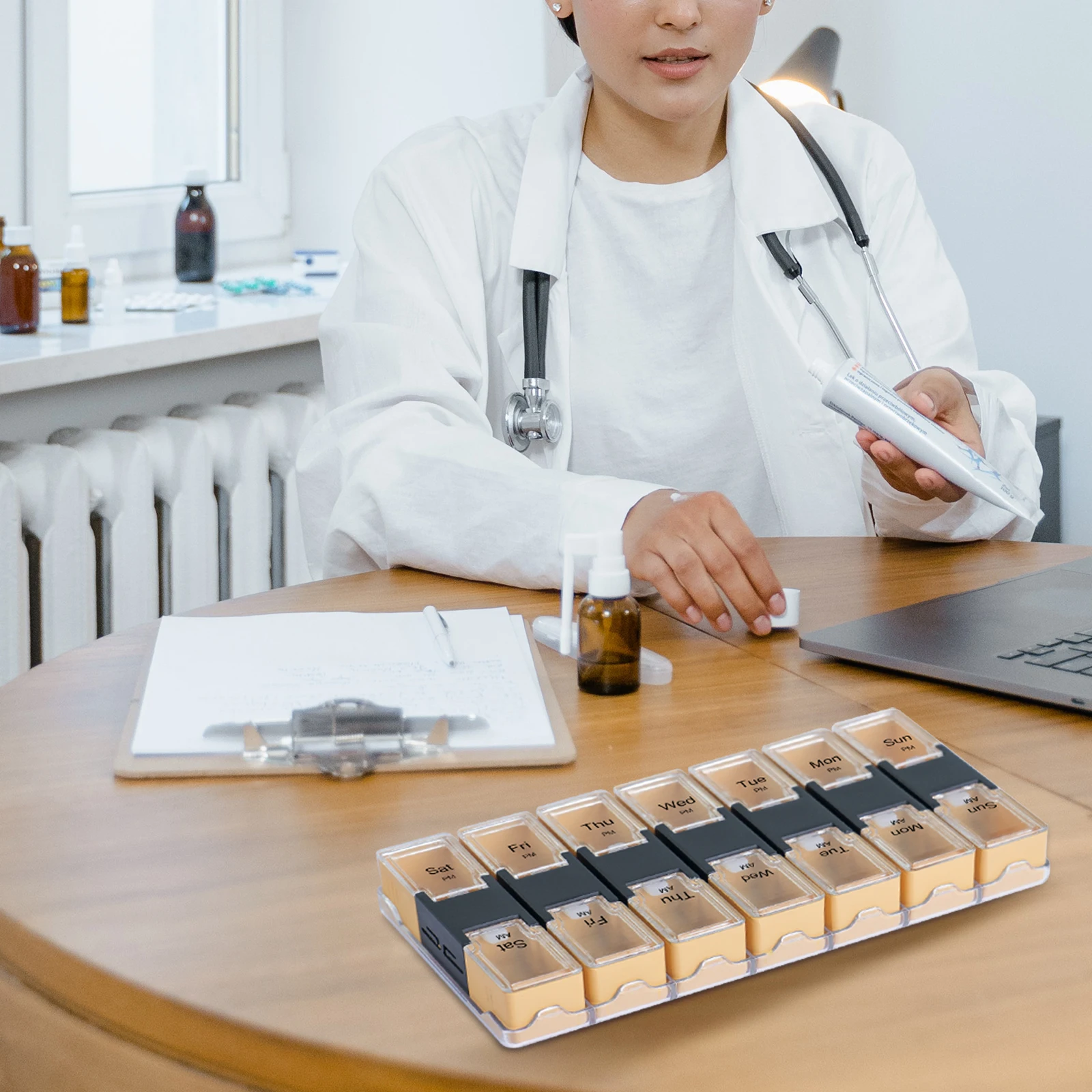 OEM Medicine case BPA Free Pill Organizer Box For AM/PM Weekly Pill Storage Cases with Customize