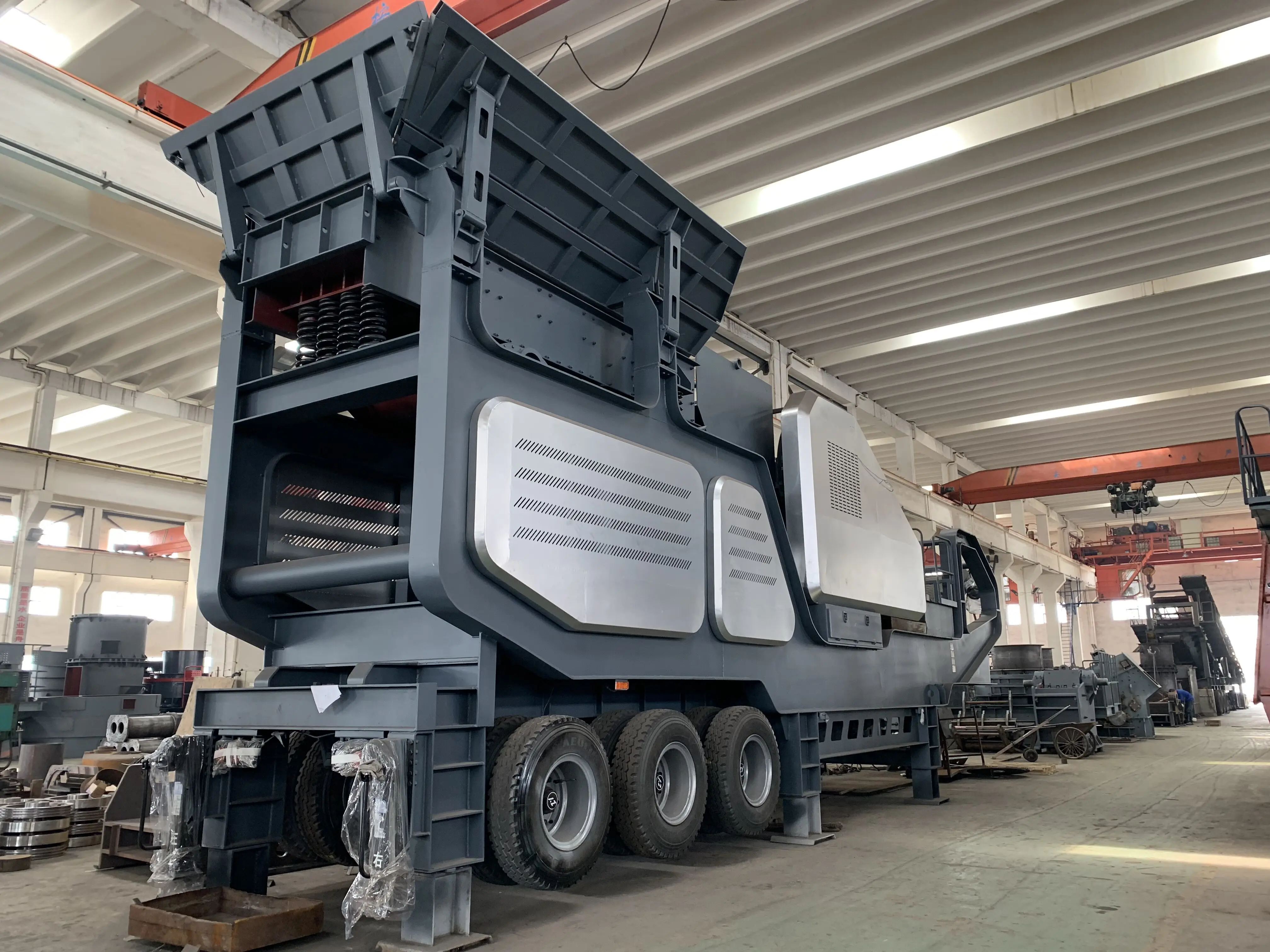 High Performance Mobile Stone Crusher 130Kw Quarry Stone Crusher Crushing Plant Conveyor