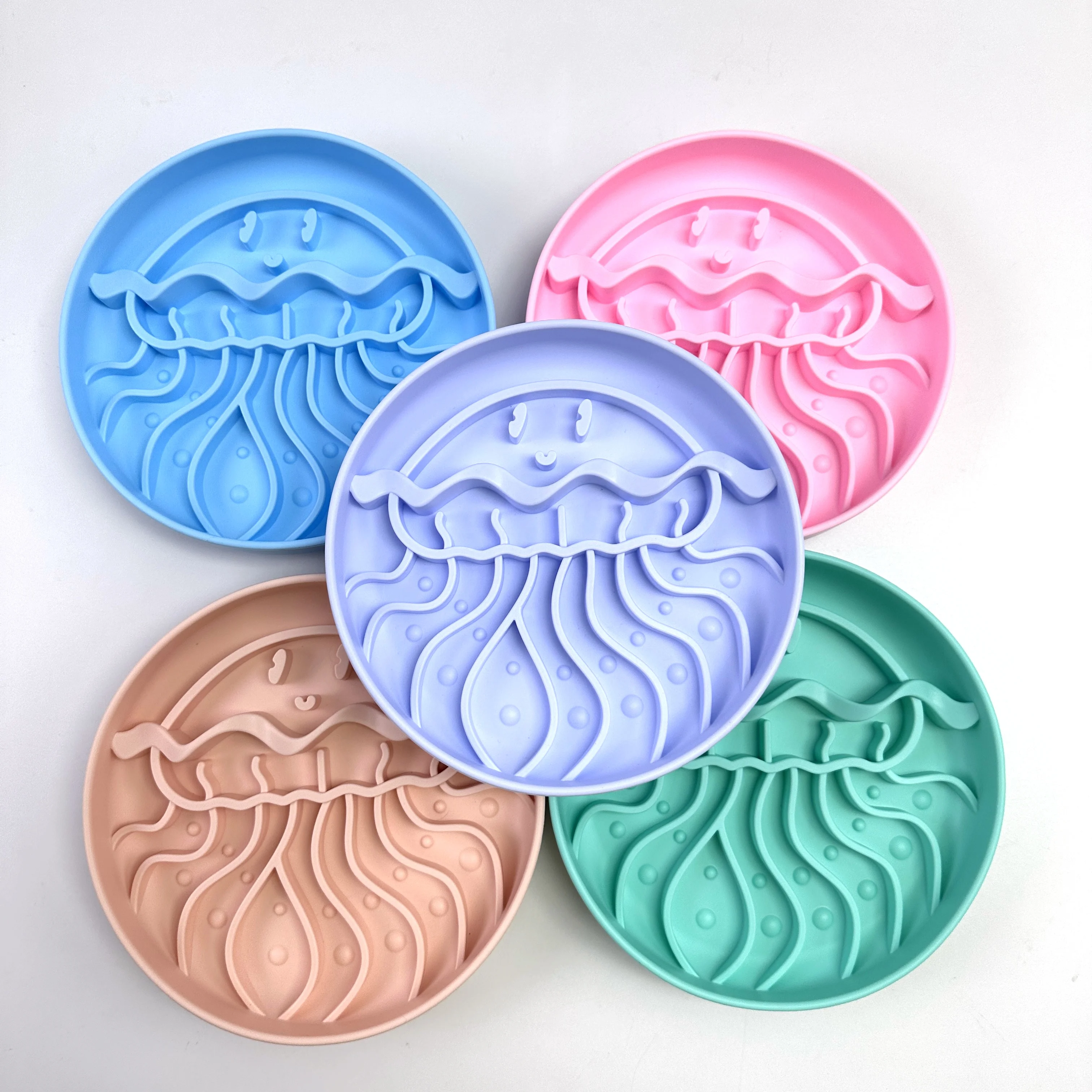 New Design Non Slip Round Jellyfish Silicone Pet Bowls Water Feeders Slow Food Bowl With Suction Cup