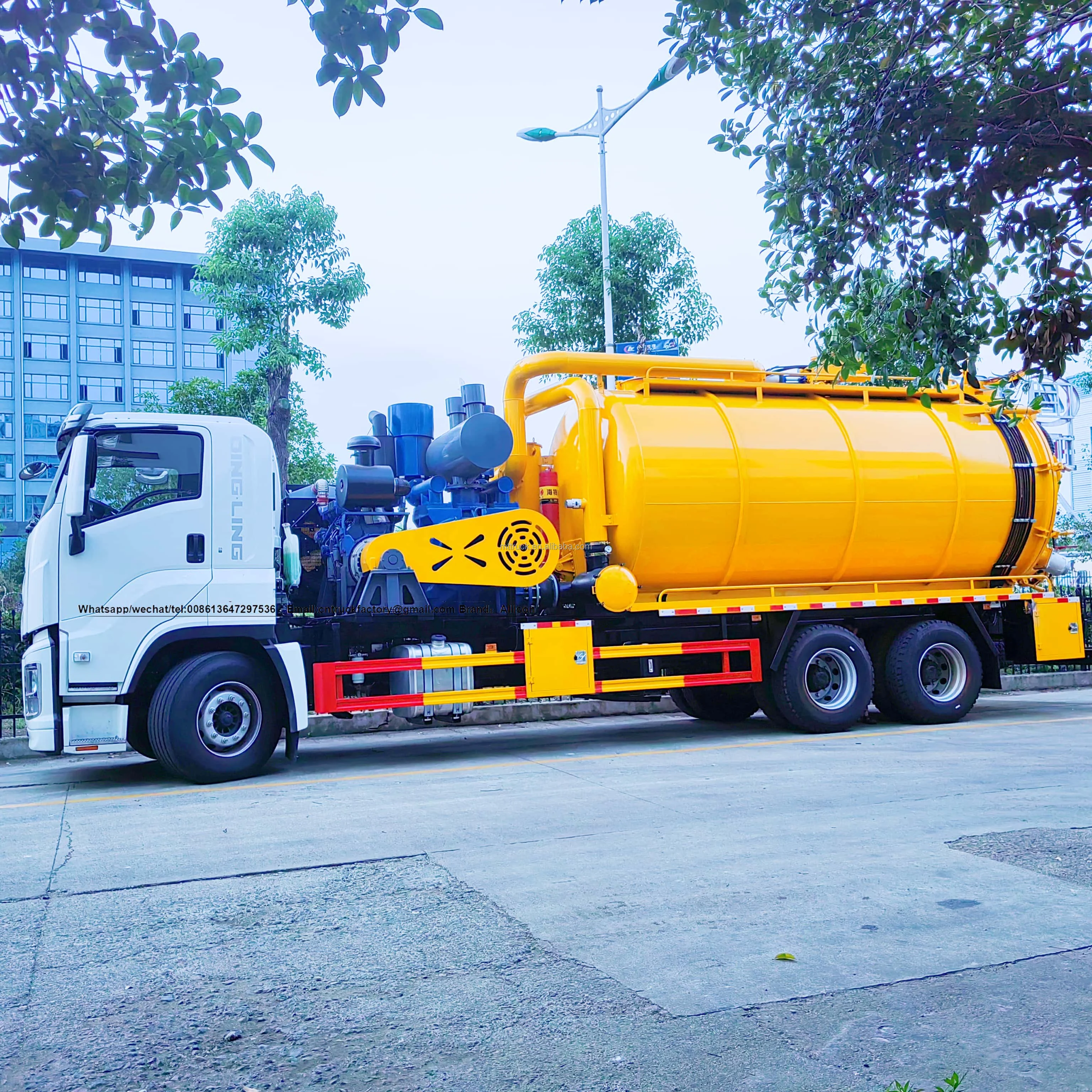 Isuzuu/Dongfeng/HOWO Manual Sewer Jetting Truck with Diesel Fuel 4x2 Drive Type Vacuum Pump Sewage Suction Septic Tank Use