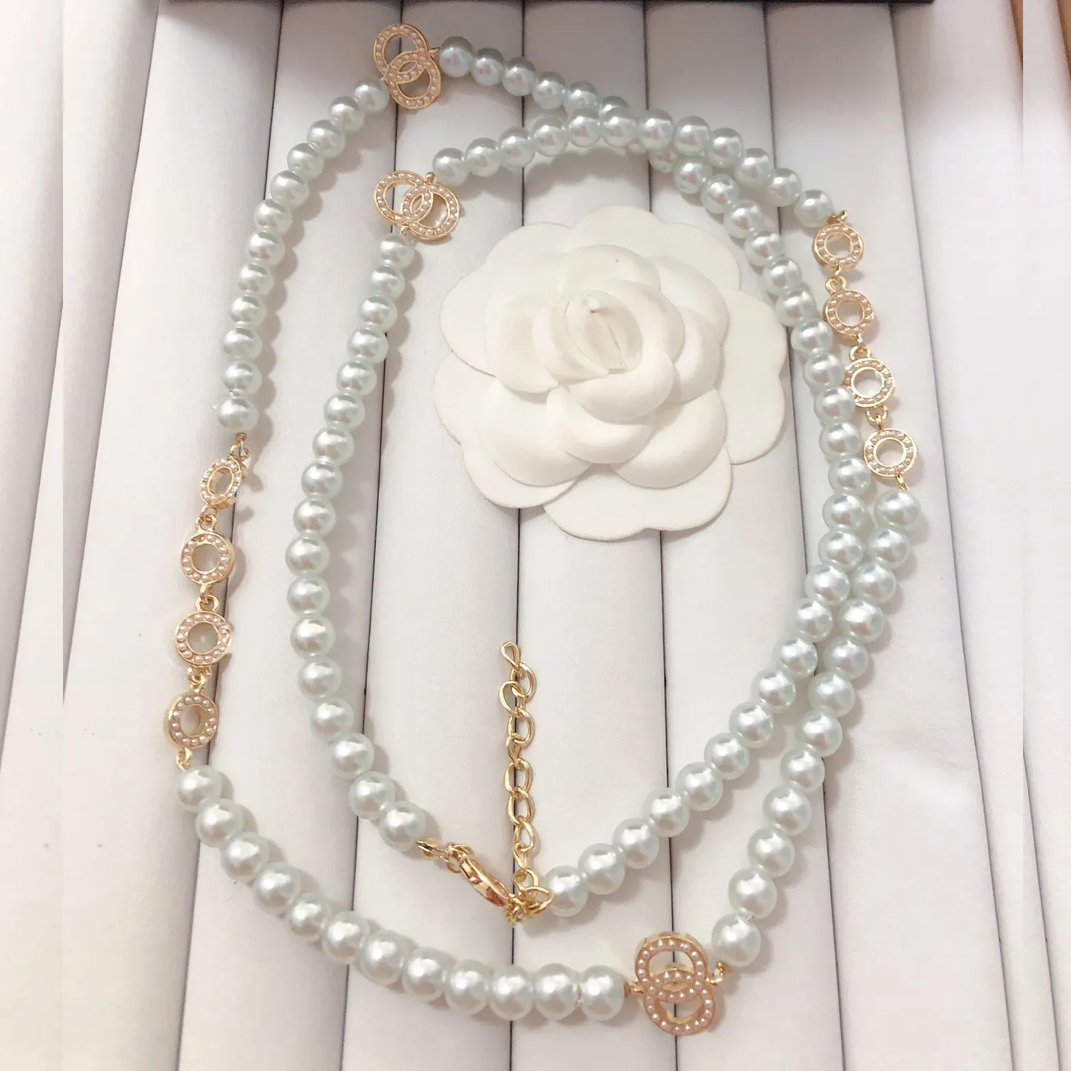 Designer Jewerly Women Necklace Choker Crystal Rhie Round Letter Pearl Necklaces Sweater Chain Accessories Party Gifts