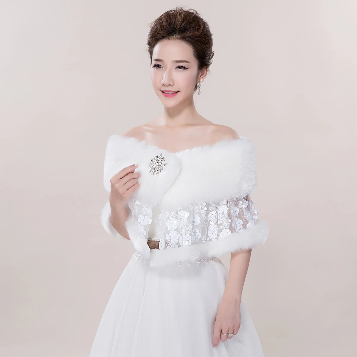 
Wholesale hot sell bride wedding ivory soft plush shawl Wedding accessories mesh sequin shawl 
