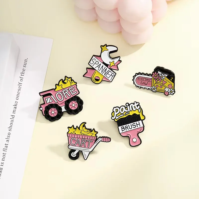 High Quality Premium Badges Tool Engineering Vehicle Shovel Metal Pin Badge Custom 2D 3D Logo Enamel Pin