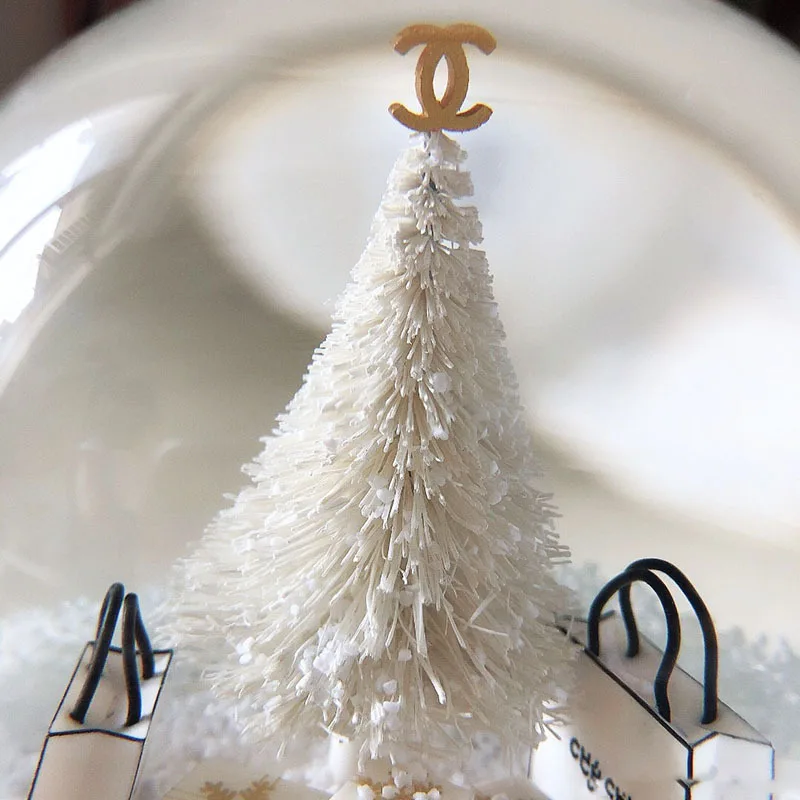 High End 100mm Resin Snow Globe Custom Premium Creative Glass Water Model for Promotion Souvenirs and Gifts