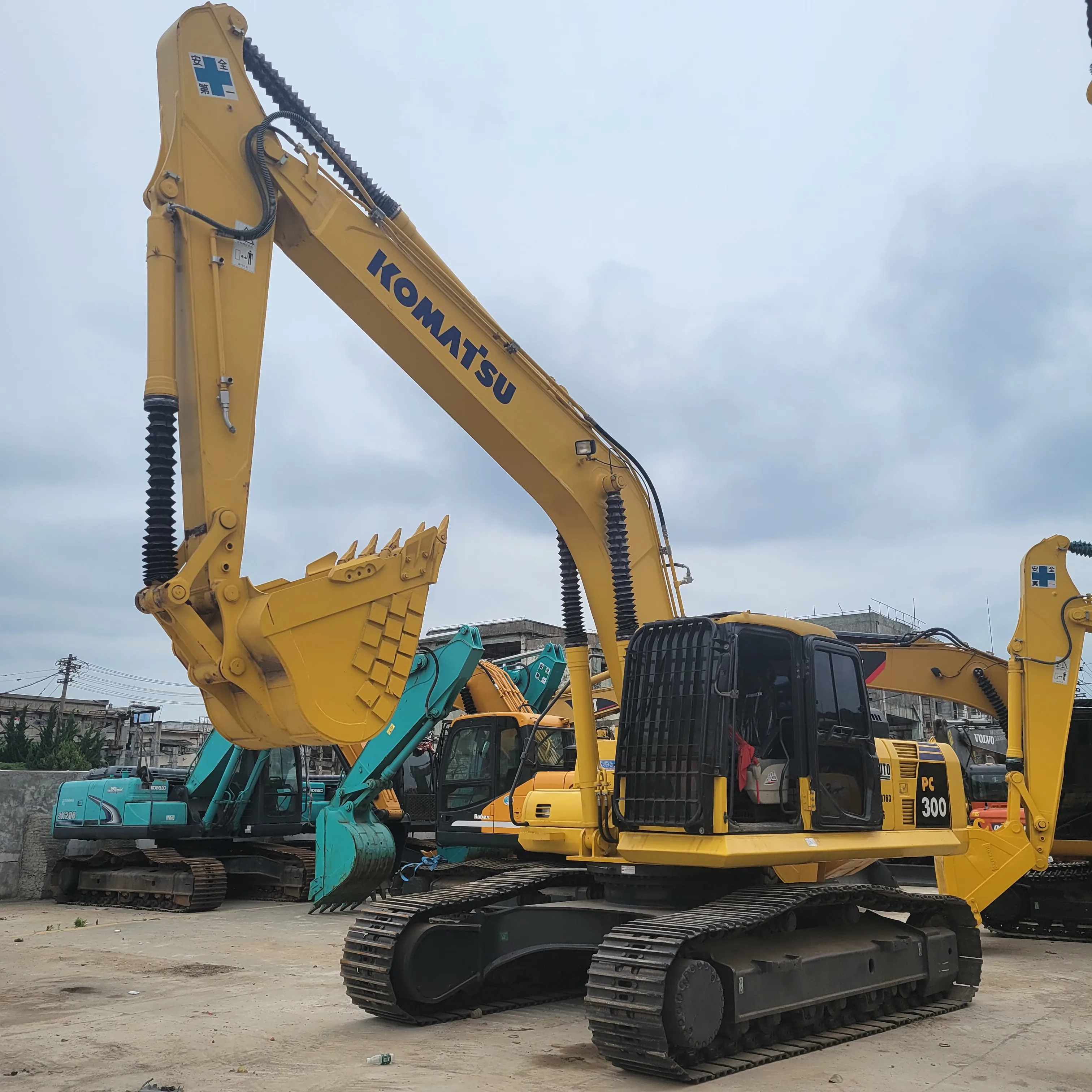 Popular Model 2018 High Quality Used Komatsu PC300-7 Hydraulic Excavator Original Brand Engine Pump Core Components Cheap Sale