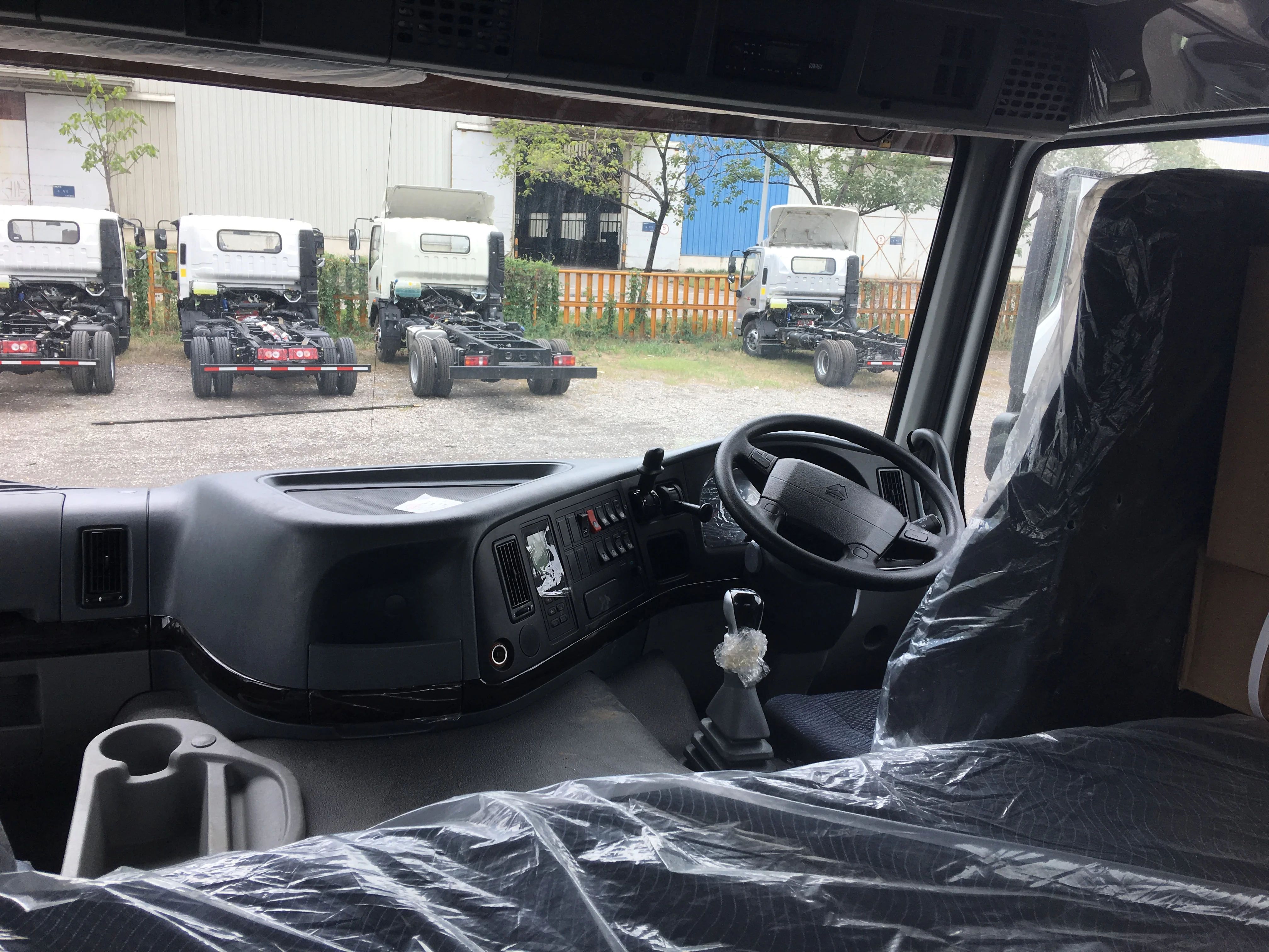 Sinotruck 6X4 6x2 6x6 Howo Used Tractor Trailer Truck Head Truck 336 371 420 Hp Nude Diesel Engine Packing Gross Wheel Color Cab