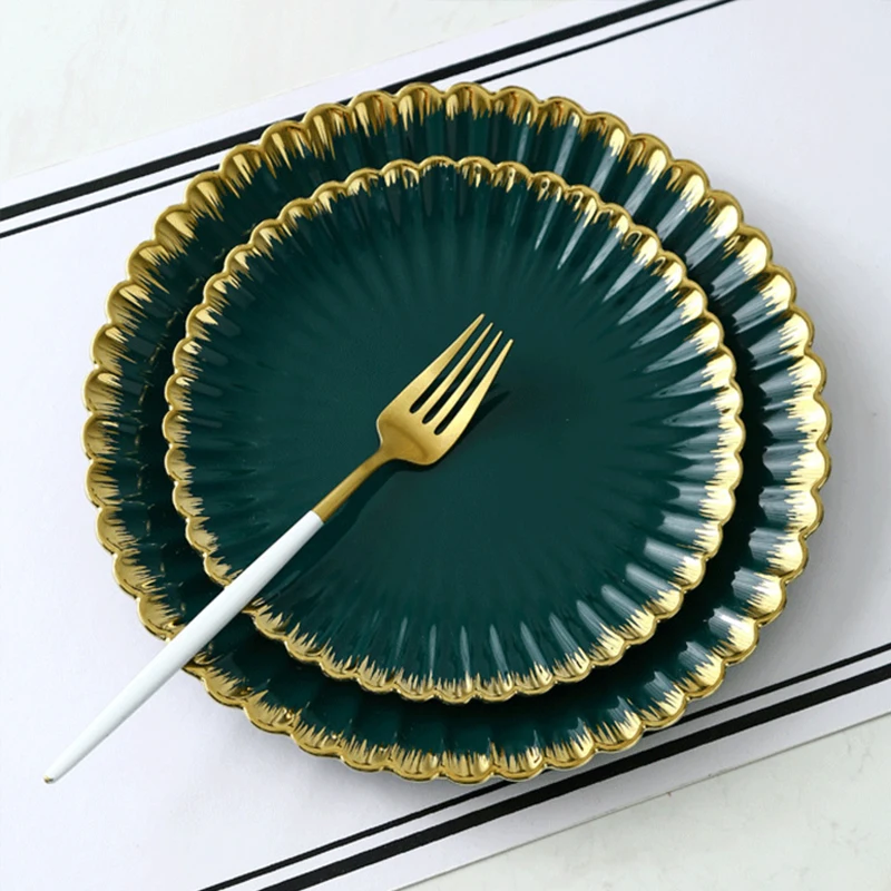 Wholesale Noridc Style Luxury Green Restaurant Porcelain Vaisselle Set With Gold Rim