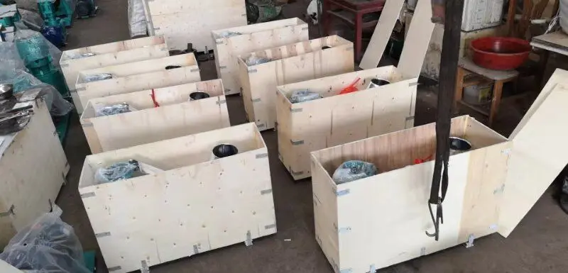 Мини-аппарат для производства гранул для корма для птицы