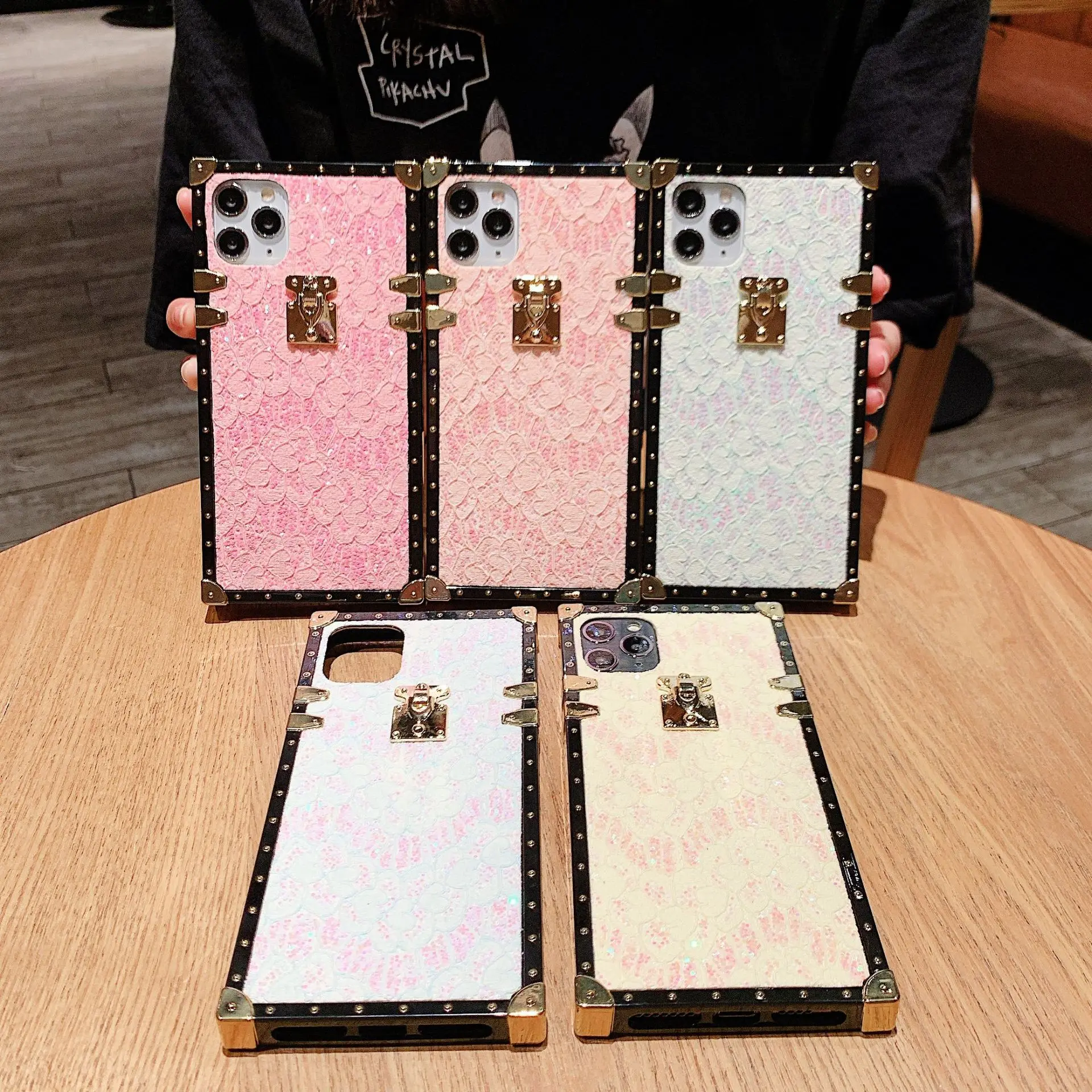 
Accept small order women luxury anti-fall fashion luminous glitter square phone case for iphone 11 pro max 