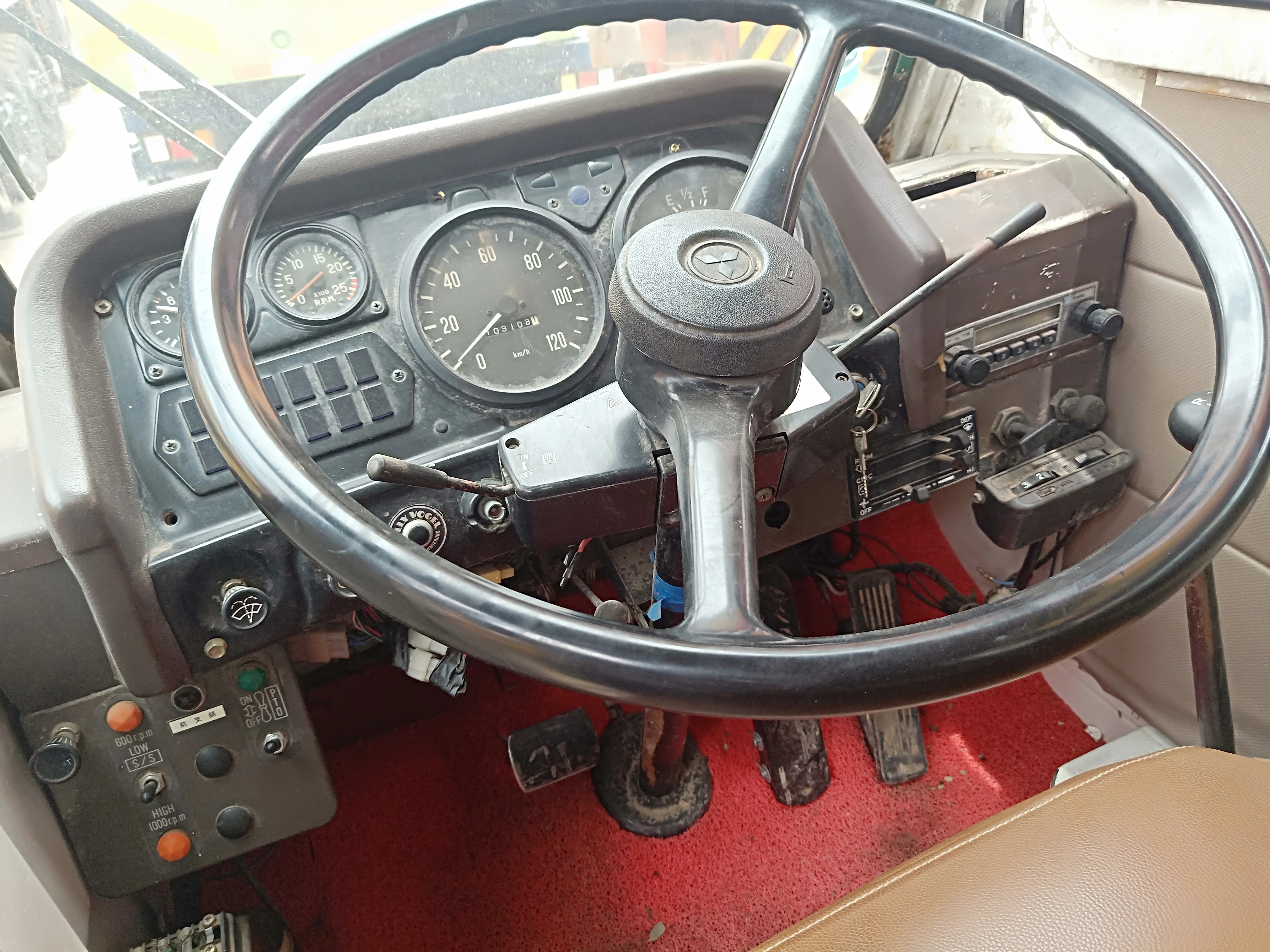 used japan kato NK-250E-V 25t truck crane with good working condition for sale