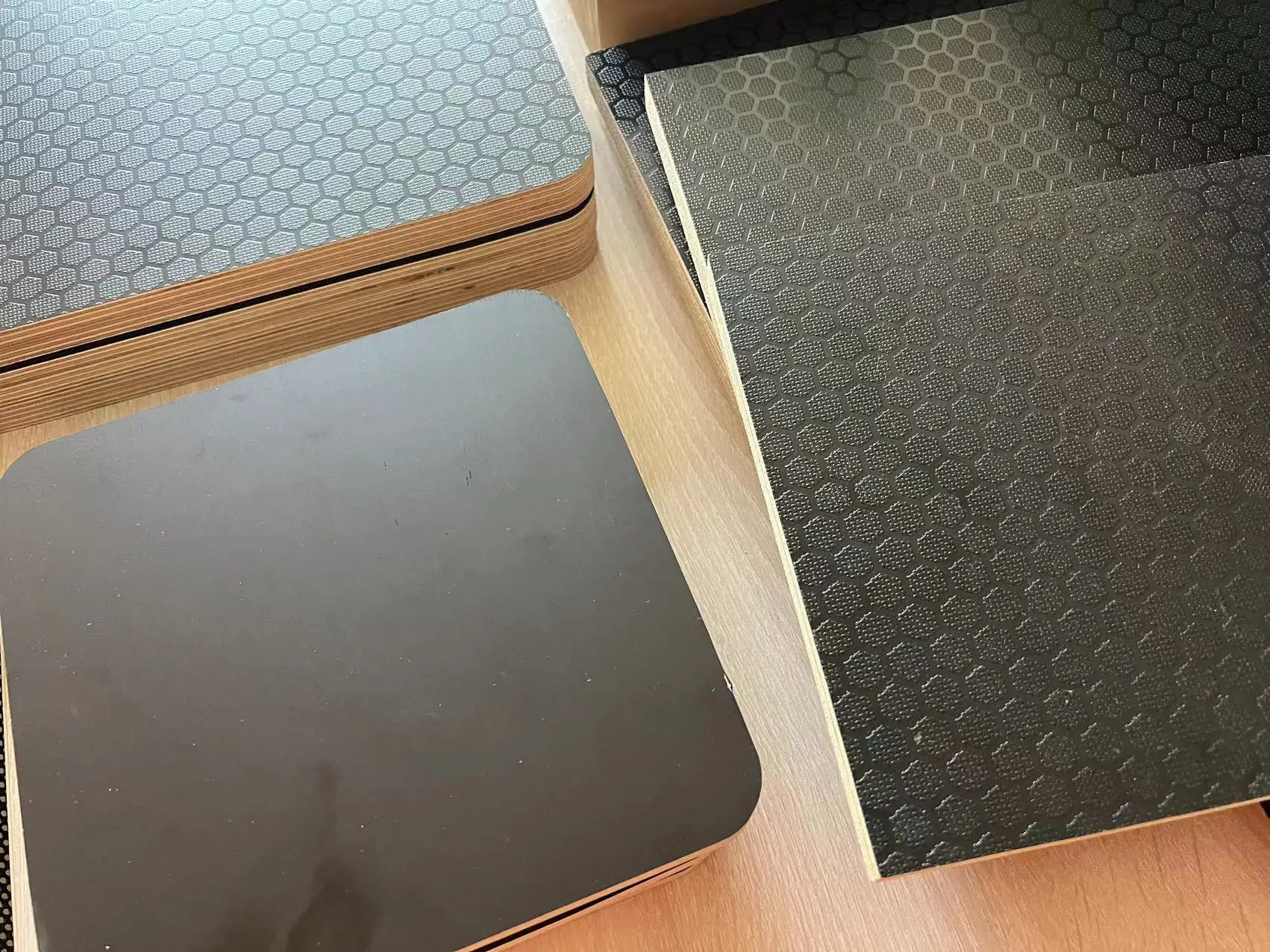 Hysen Black wbp phenolic glue birch core Hexaboard plywood anti-slip film plywoods for European market