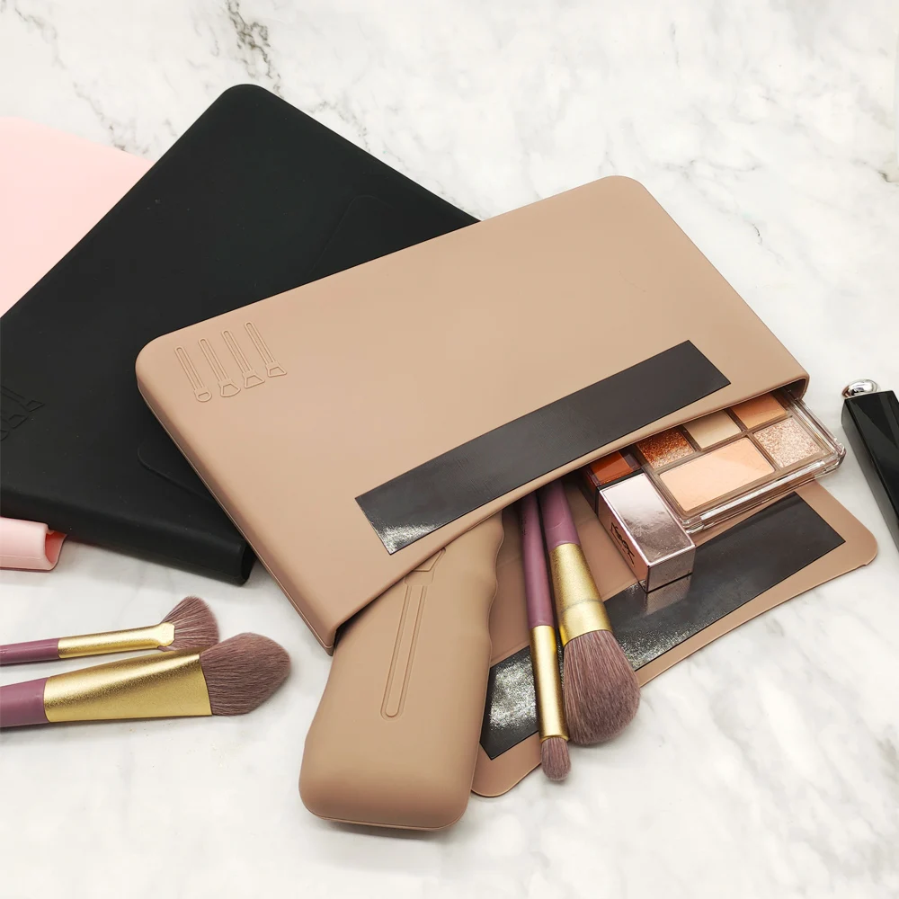 Wholesale Soft Pink Travel Silicone Beauty Makeup Brush Pouch Cosmetic Bag Case with Magnetic for Women