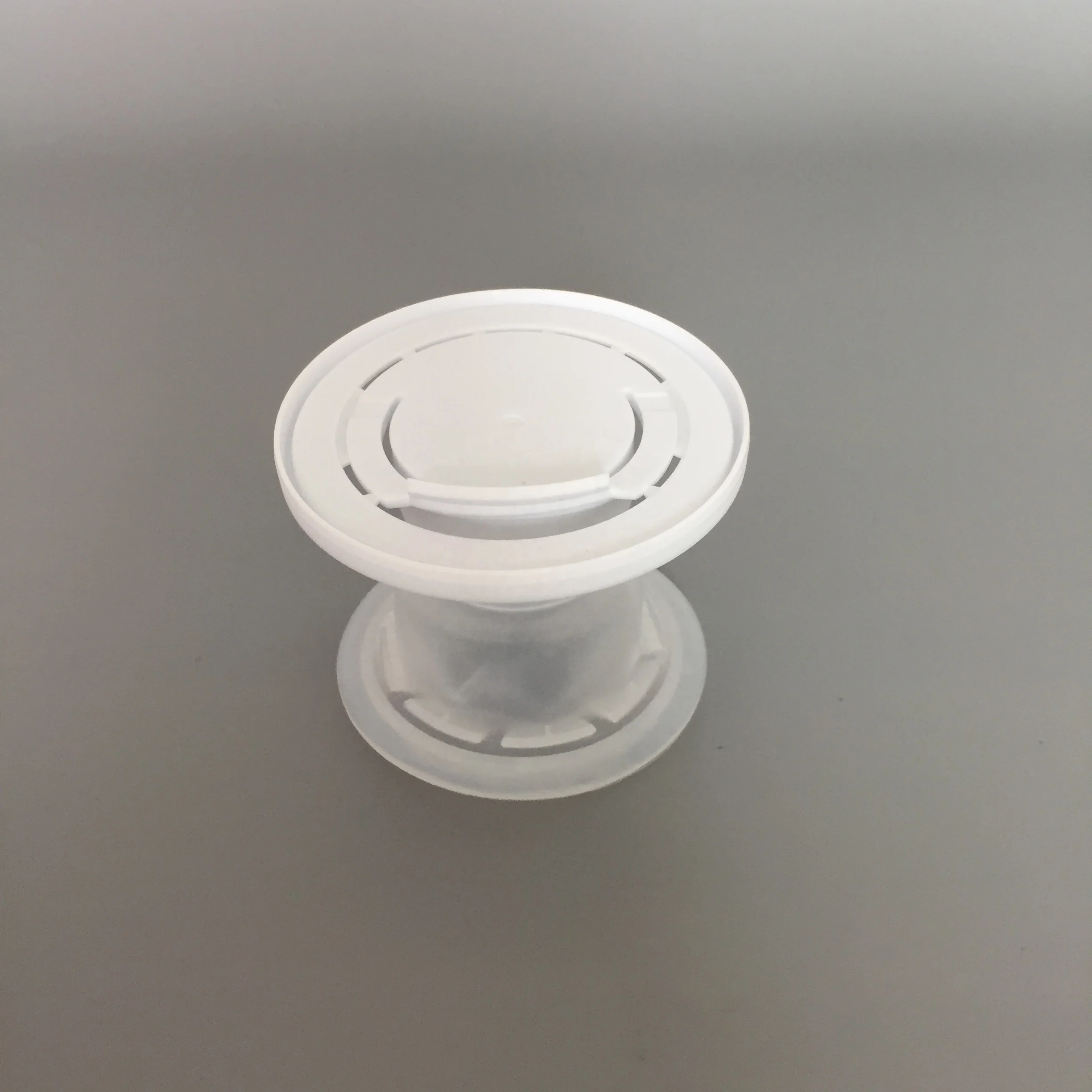 Spout for Plastic Pail Closure Valve Lubricant Oil